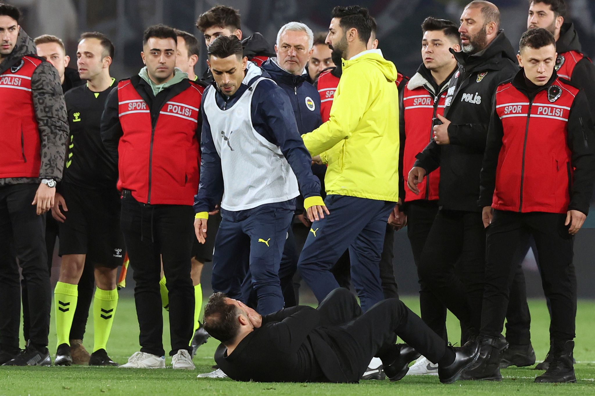 Nach Mourinho-Eklat: Galatasaray-Trainer hat «übertrieben»