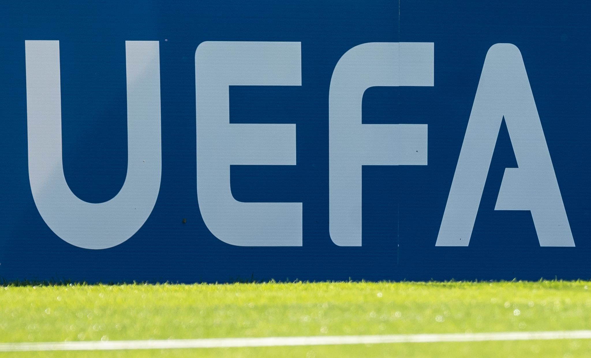 Fans rufen «UEFA Mafia» – Gericht hebt Geldstrafe auf