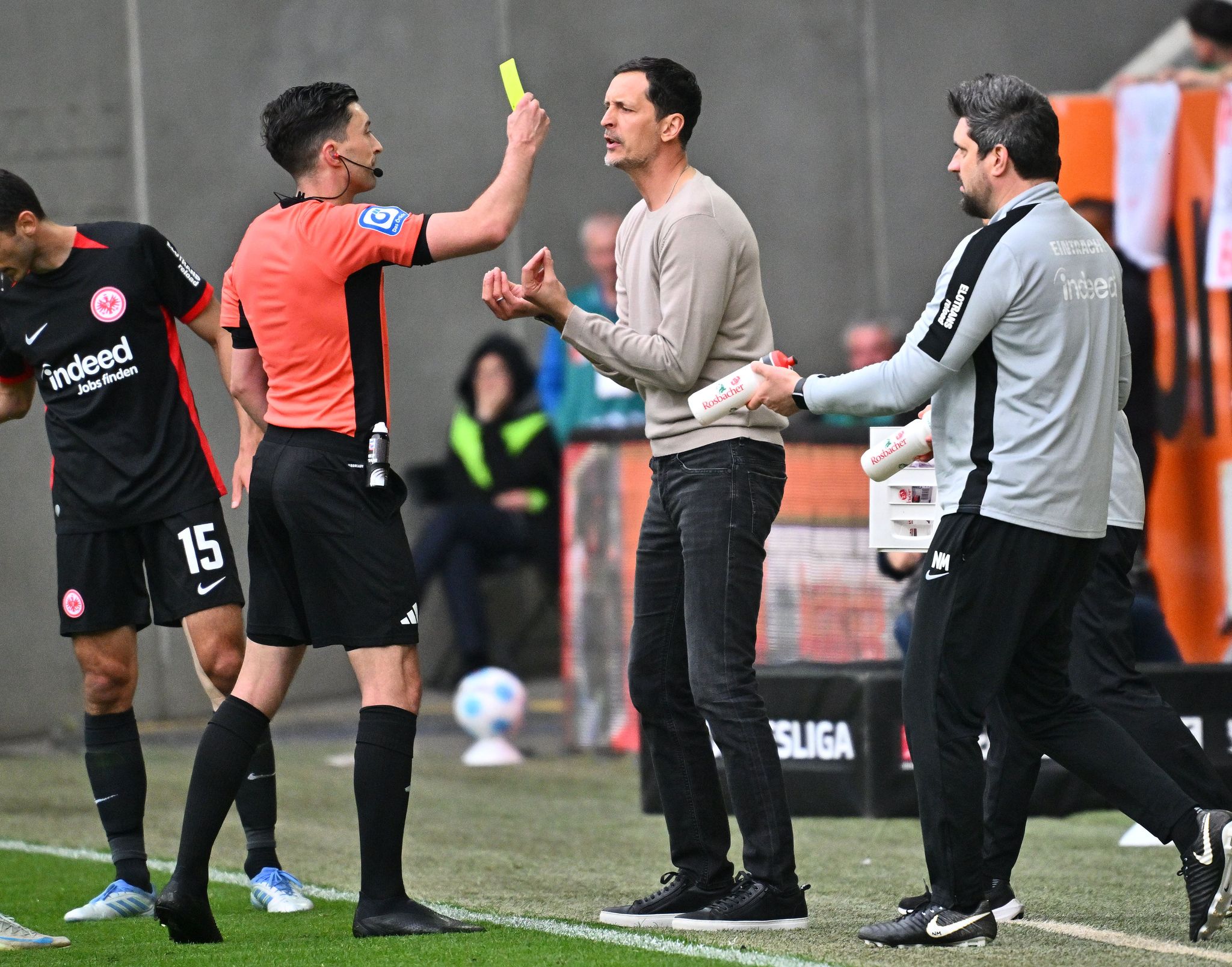 Toppmöller kontert Reporter: «Wie erklärst Du Dir das?»