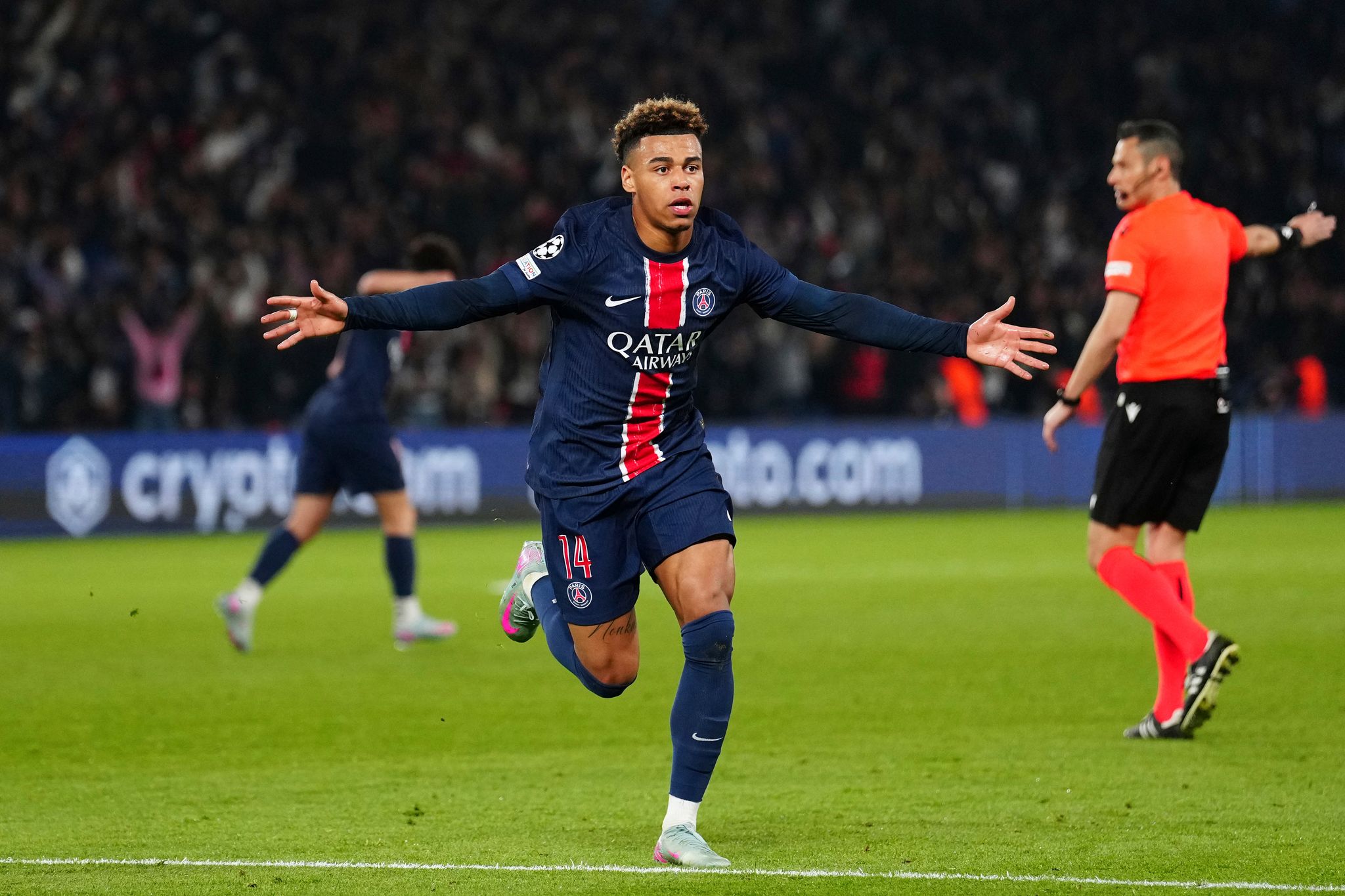 Paris gewinnt gegen Aston Villa dank Traumtoren