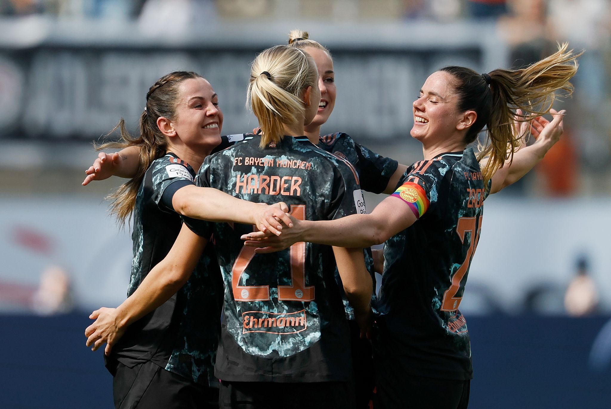 Bayern-Fußballerinnen gewinnen Spitzenspiel