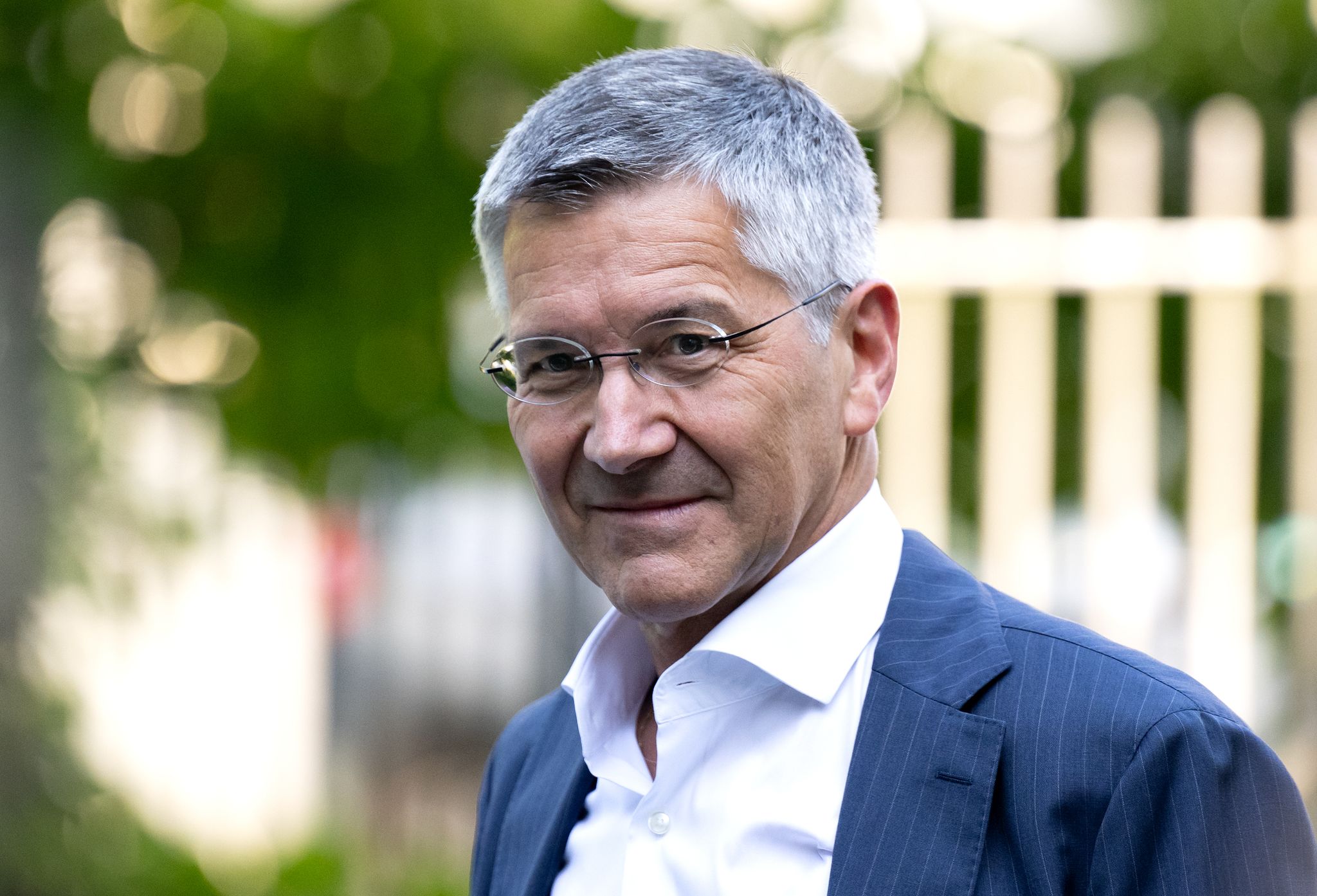 Bayern-Präsident Hainer bricht sich das Wadenbein