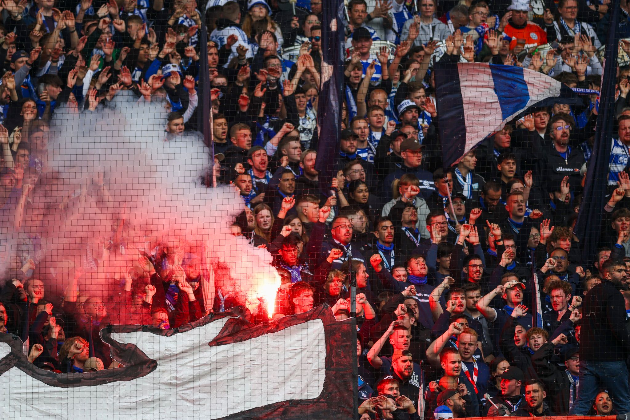 «Bodenlos»: Duisburg-Fan reanimiert – Essens Anhänger singen