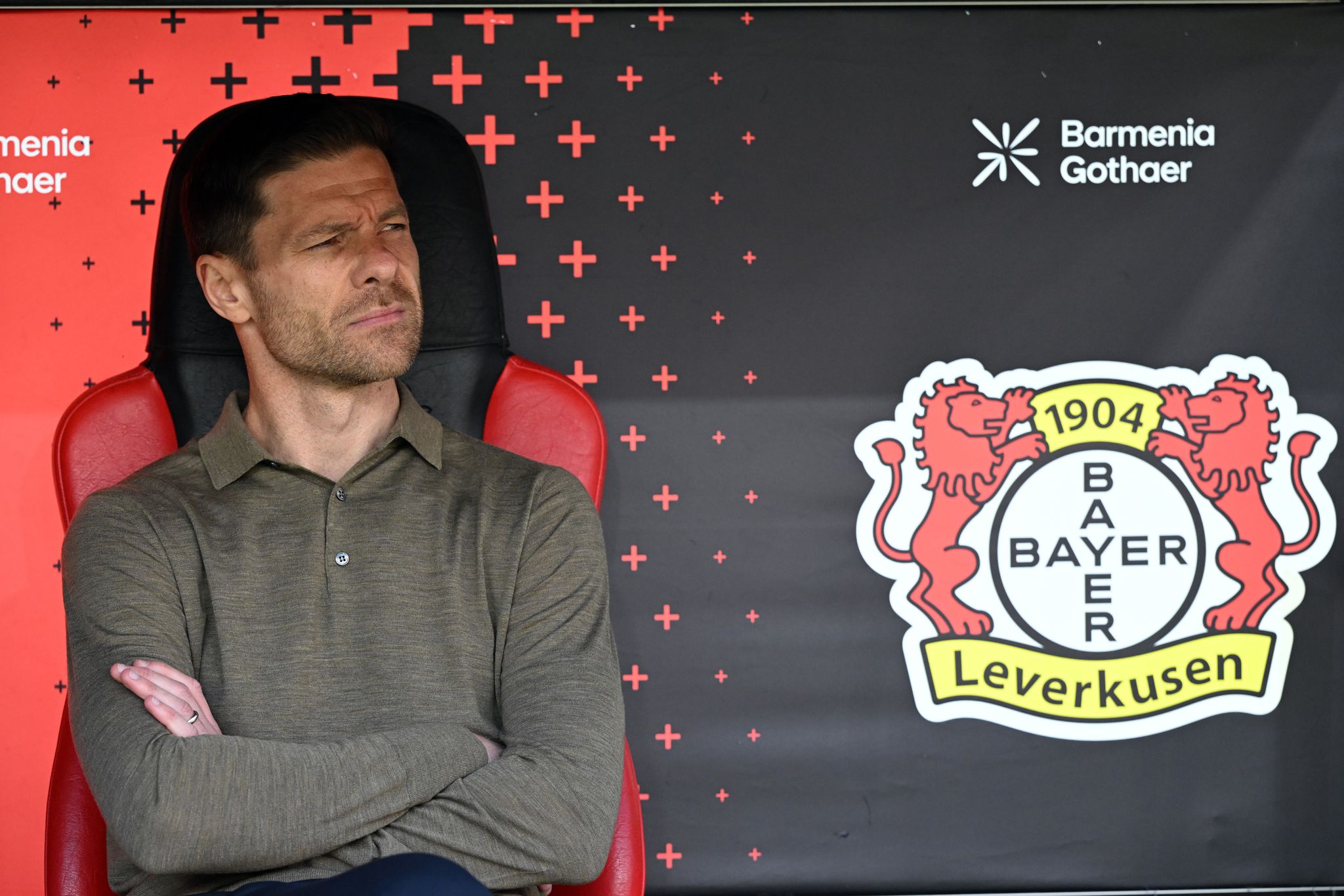 Alonso lässt Zukunft bei Bayer weiter offen: «Müssen warten»