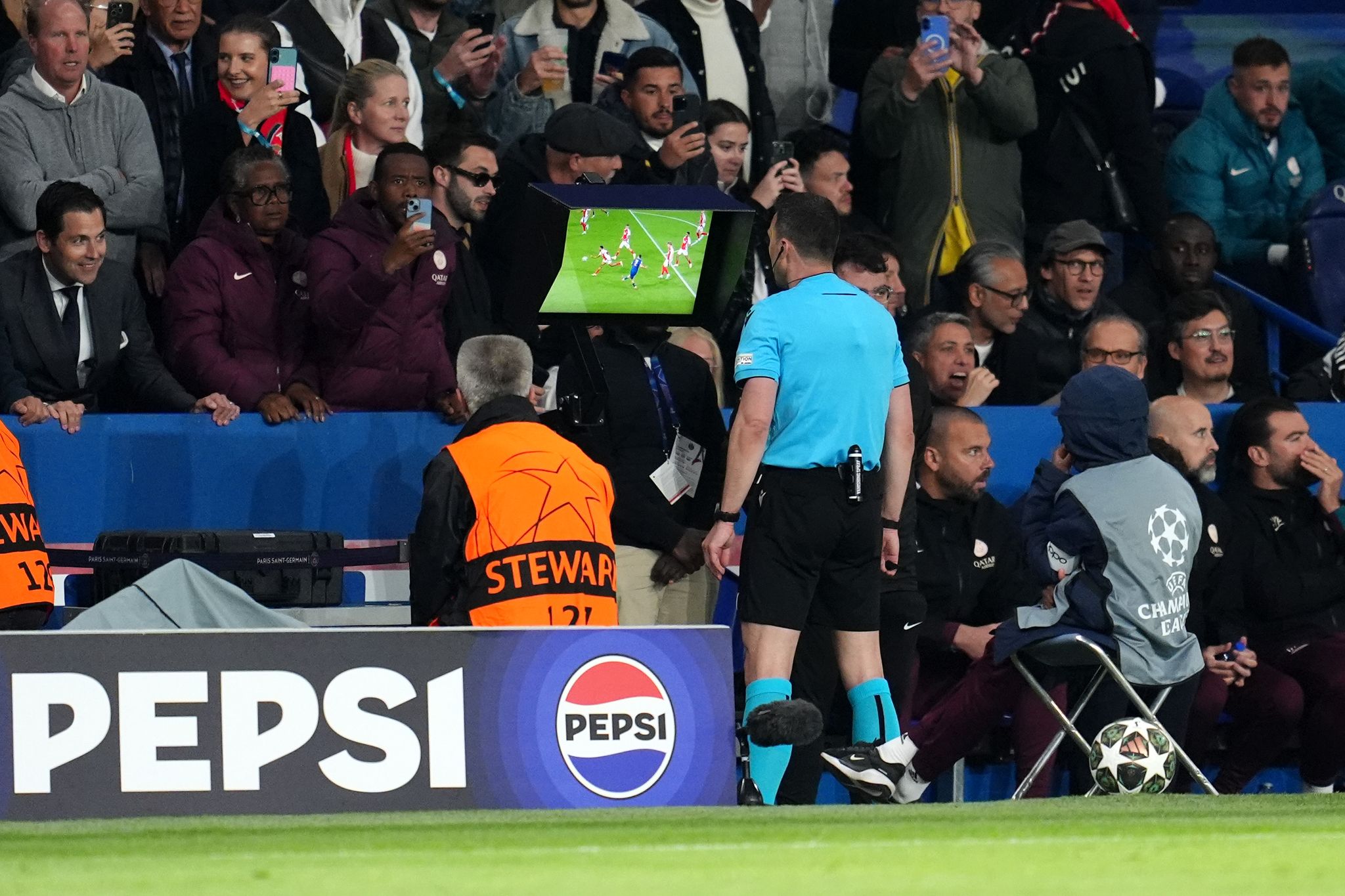 Kritik an Schiri Zwayer: «Elfmeterentscheidung ein Witz»