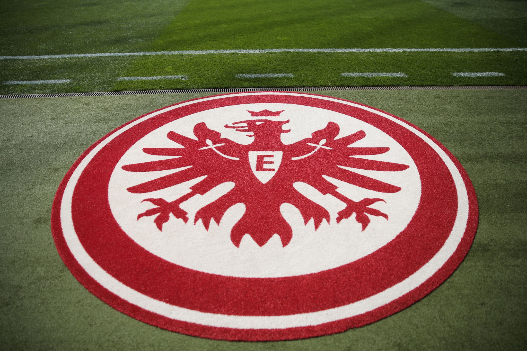 Fast eine halbe Million Euro Strafe für Eintracht Frankfurt