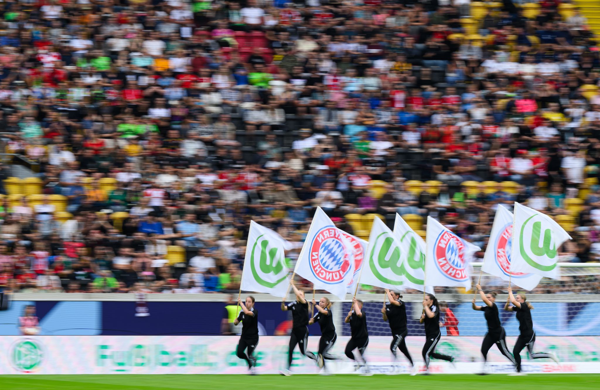 Bayern und Wolfsburg spielen in Karlsruhe um Supercup