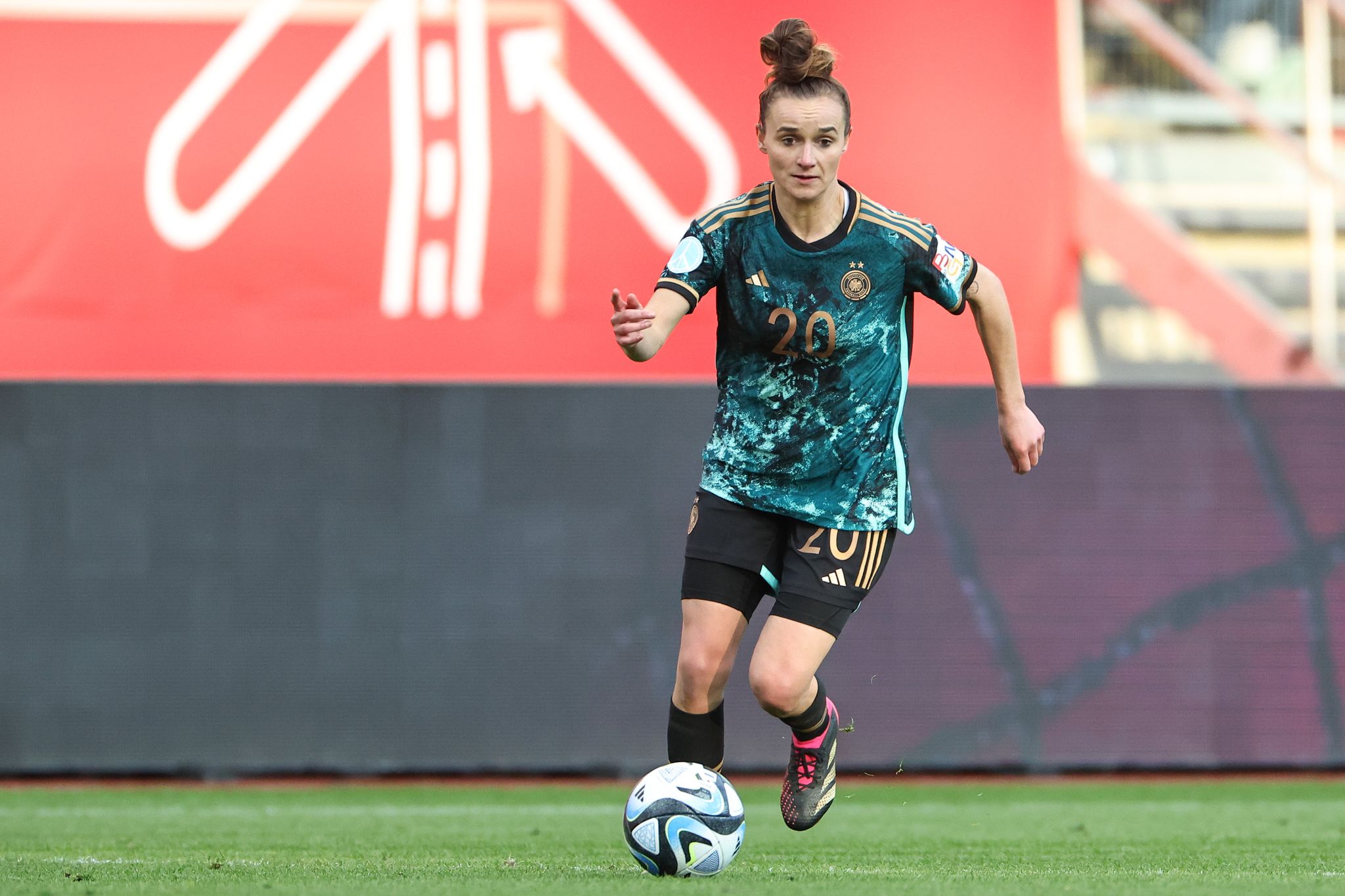 Depression: Fußballerin Magull spricht über Erkrankung