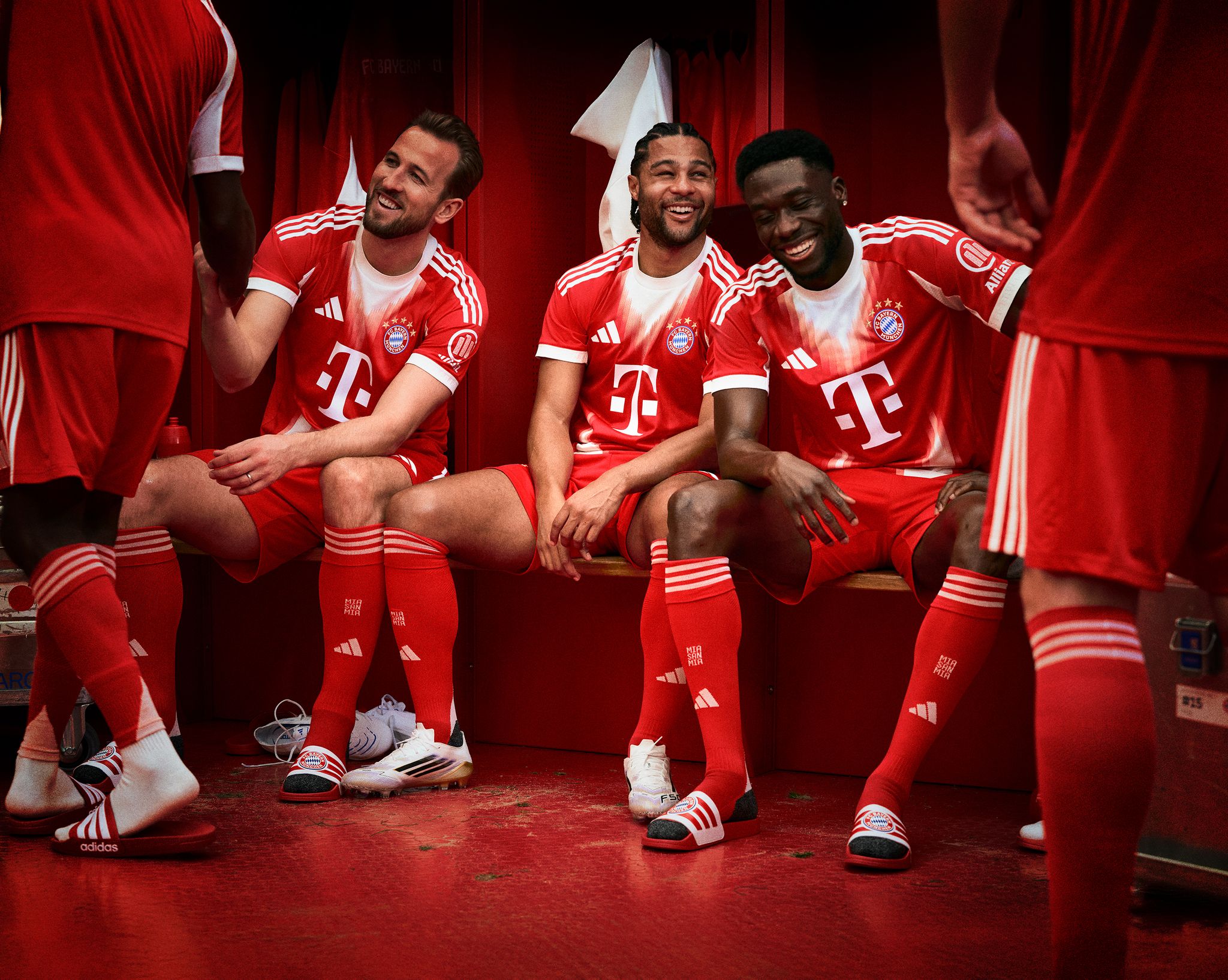 FC Bayern in neuen Trikots bei Club-WM