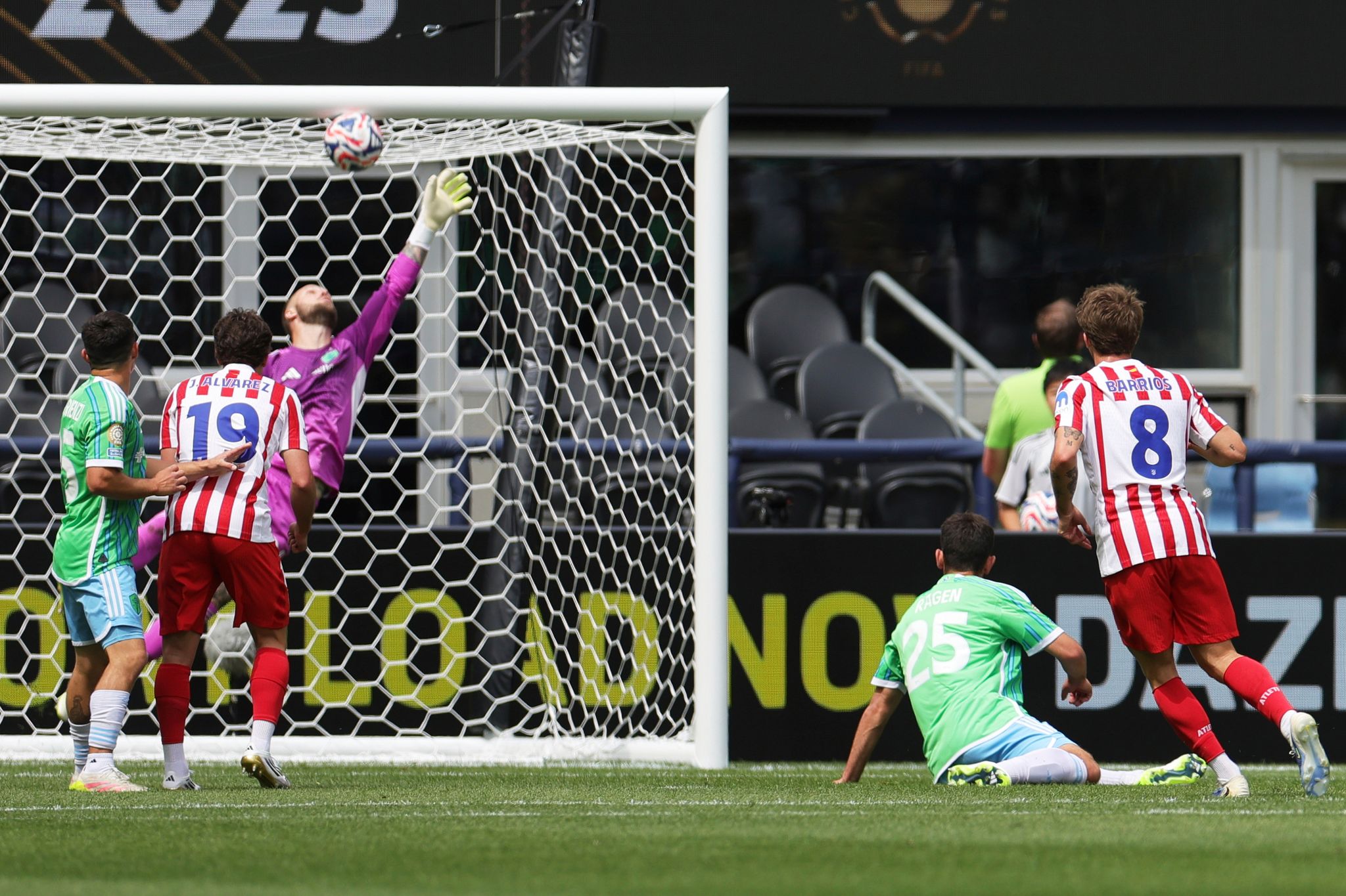 Schweizer Torwart-Routinier schwer am Kopf getroffen