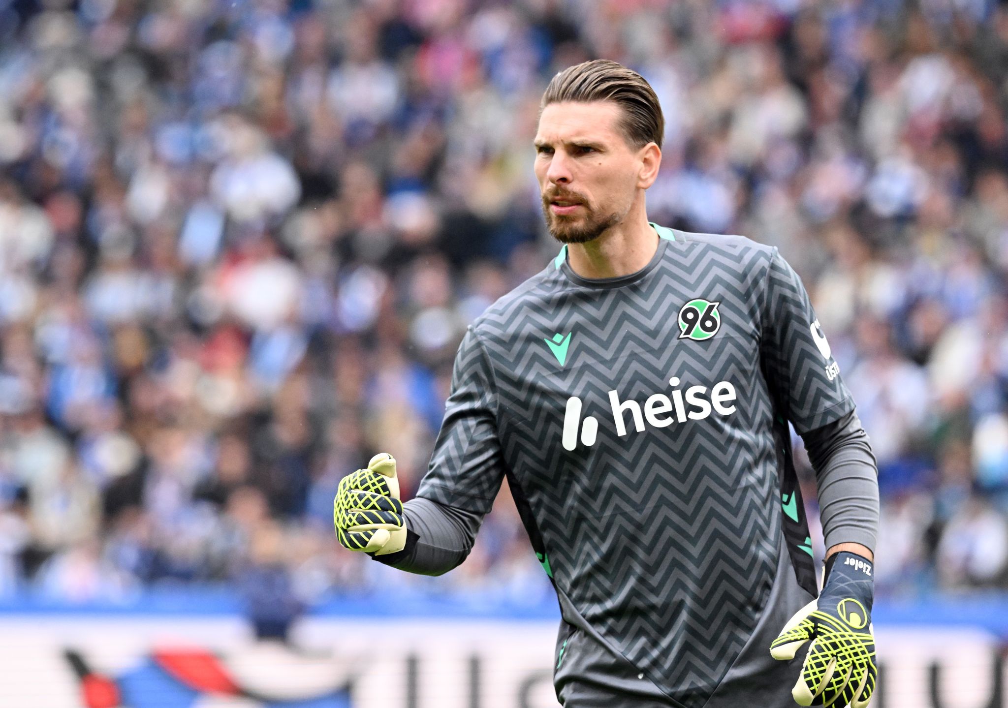 Köln holt Keeper Zieler von Hannover 96