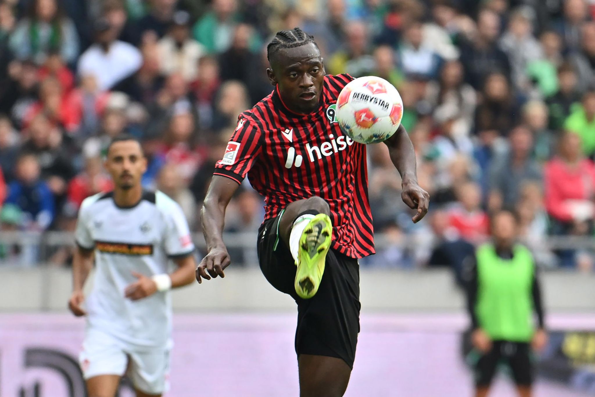 Hannover 96 gewinnt bei Titz-Debüt gegen Lautern