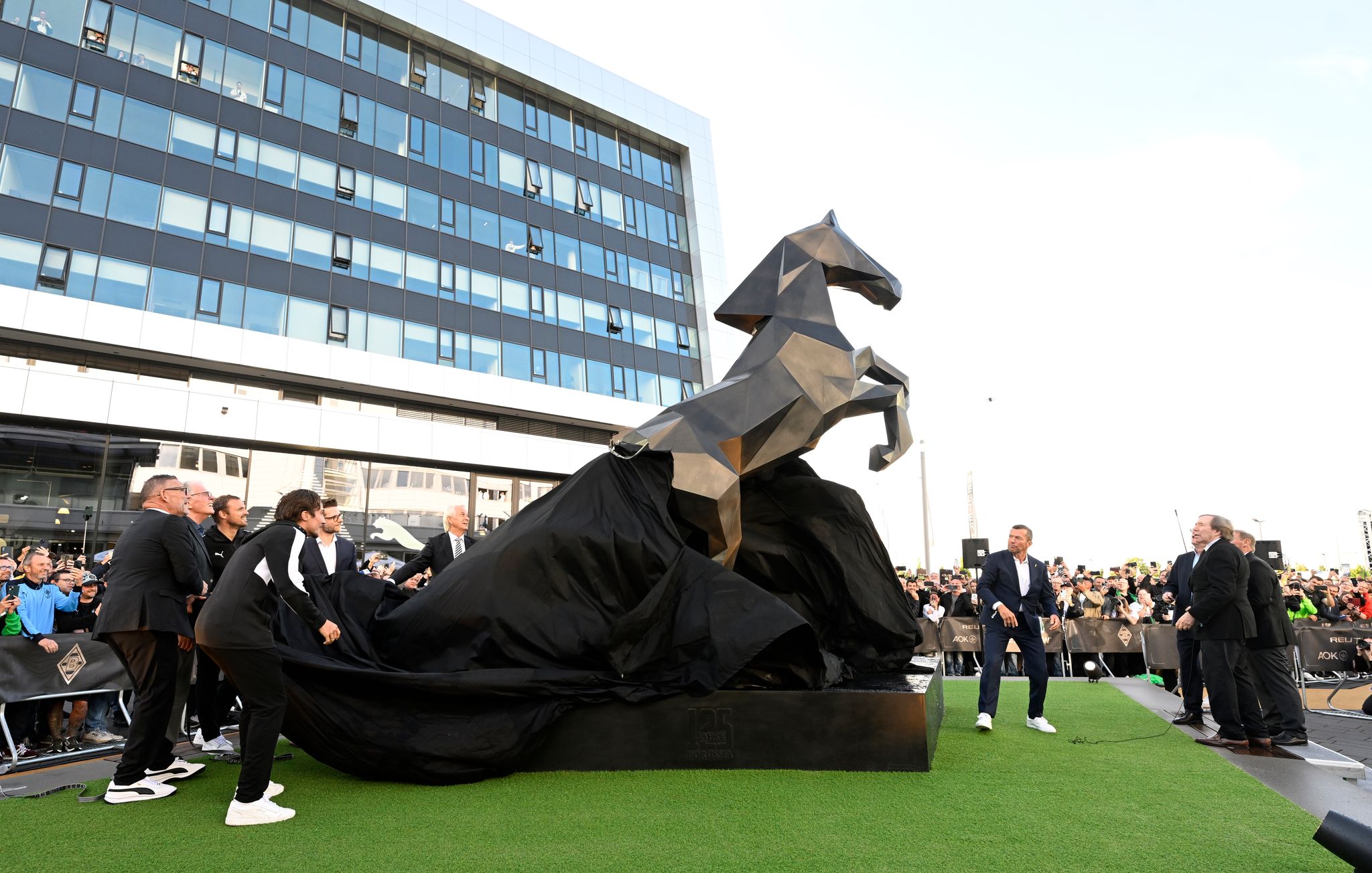 Borussia setzt sich zum 125. Jubiläum ein Fohlen-Denkmal