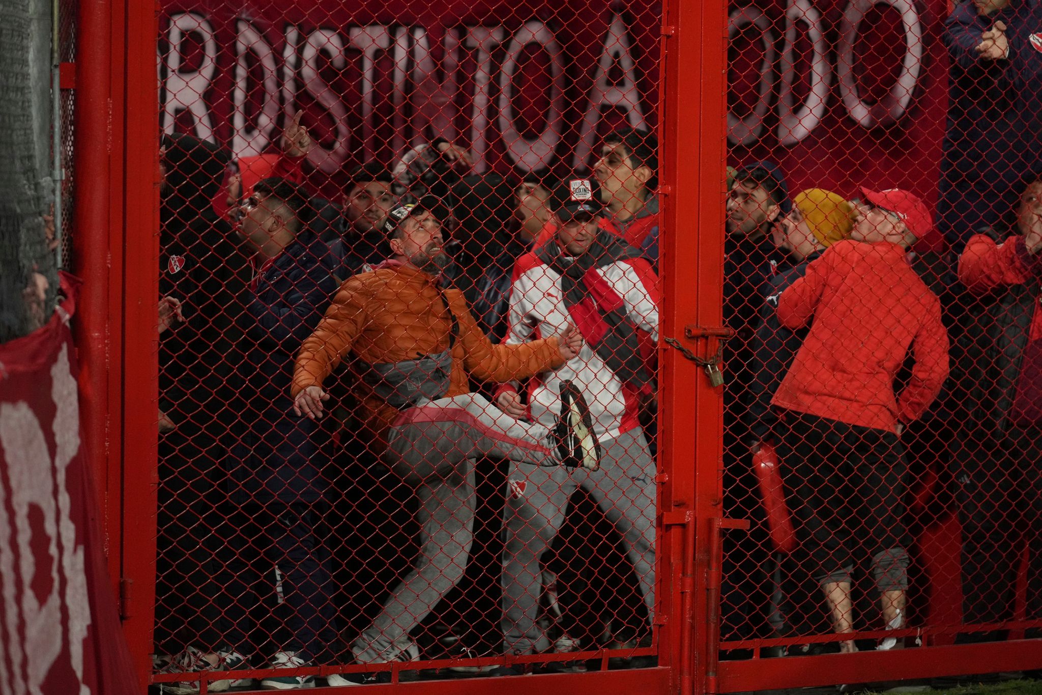 Krawalle auf den Rängen: Spiel in Buenos Aires abgebrochen