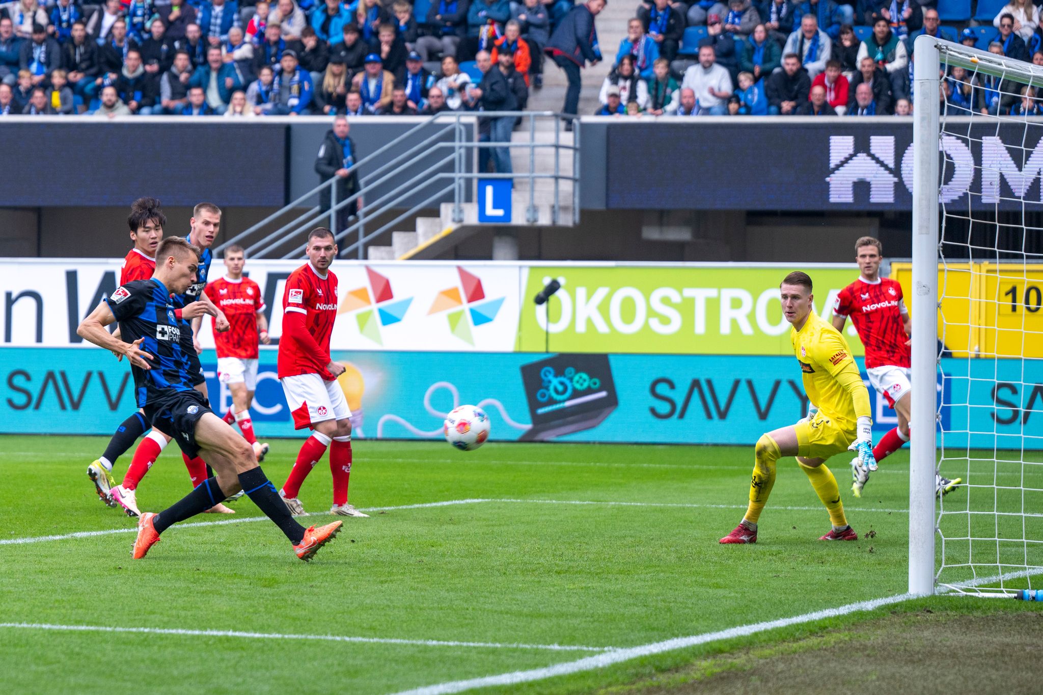 Paderborn mit 2:0-Sieg gegen zehn Lauterer