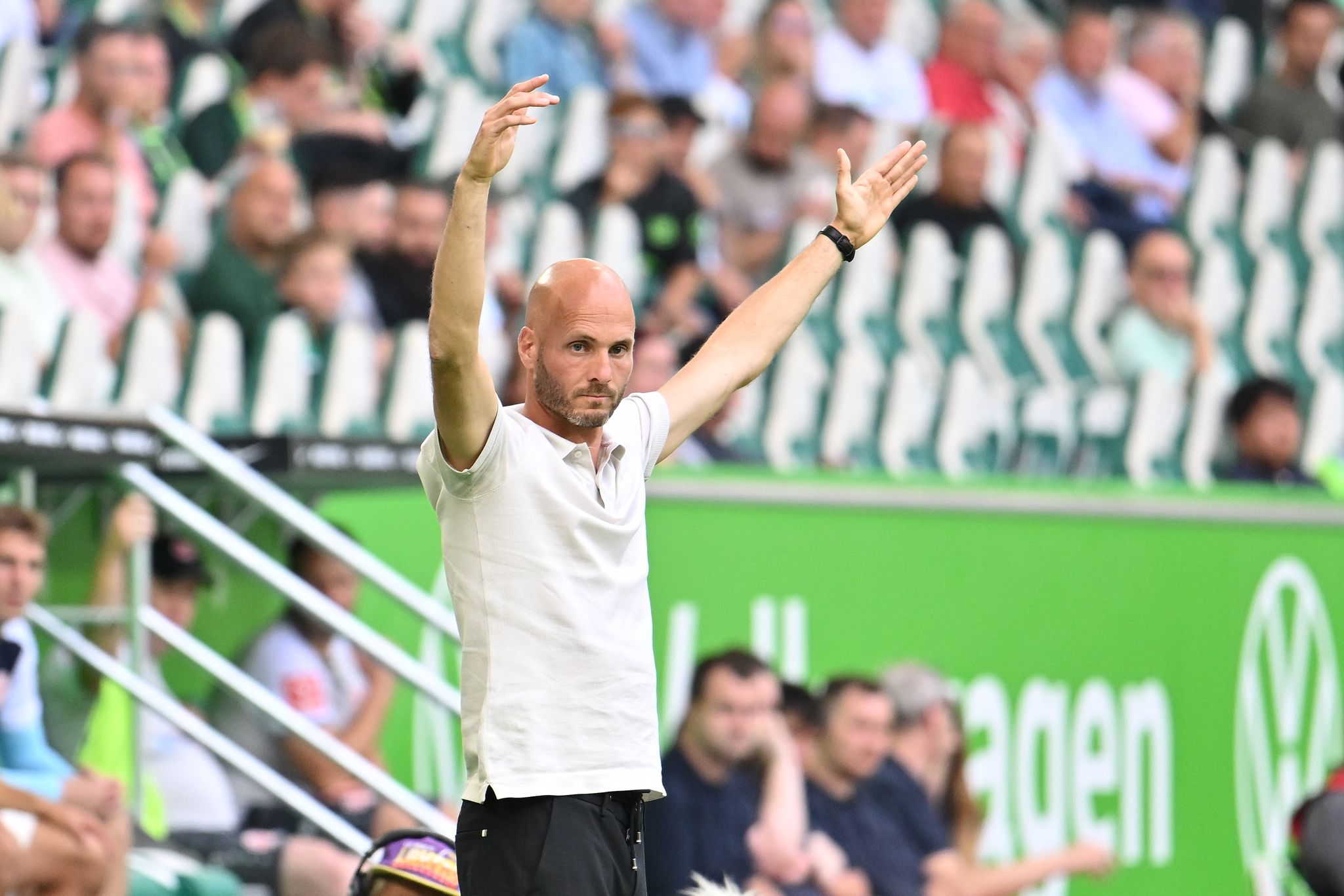 Wolfsburg verpasst auch unter neuem Coach Heimsieg