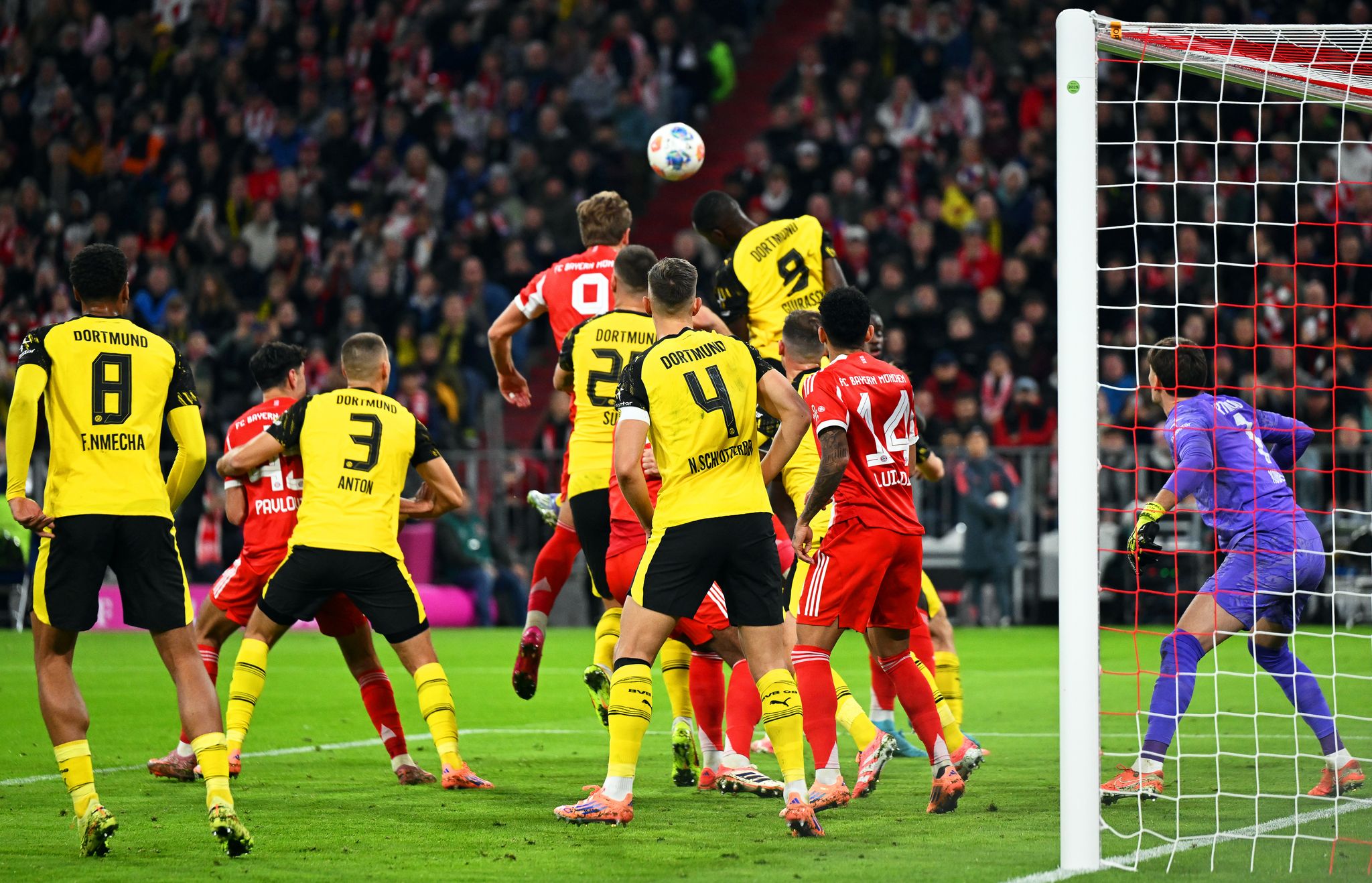 Bayern gewinnt Topspiel gegen BVB – Verfolger-Trio siegt