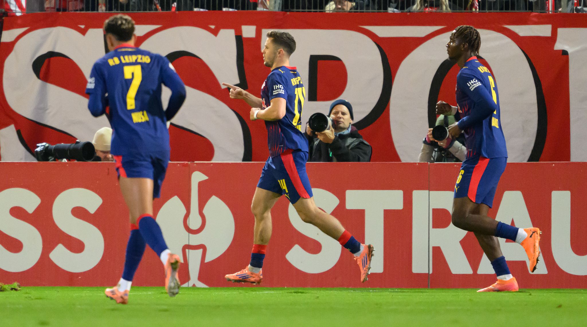 Todesfall überschattet Sieg von RB Leipzig in Cottbus