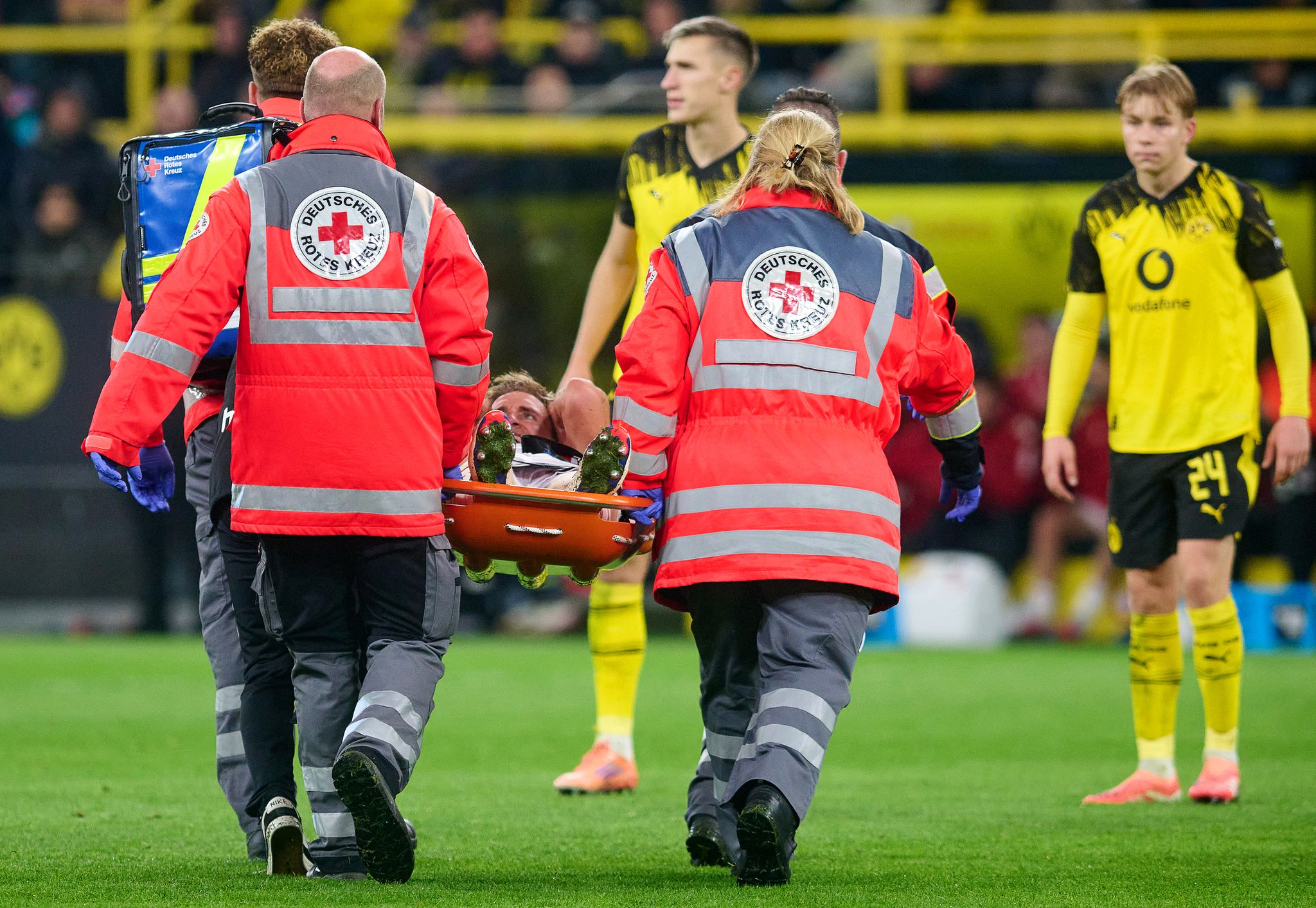 Horrorverletzung überschattet späten BVB-Sieg gegen Köln