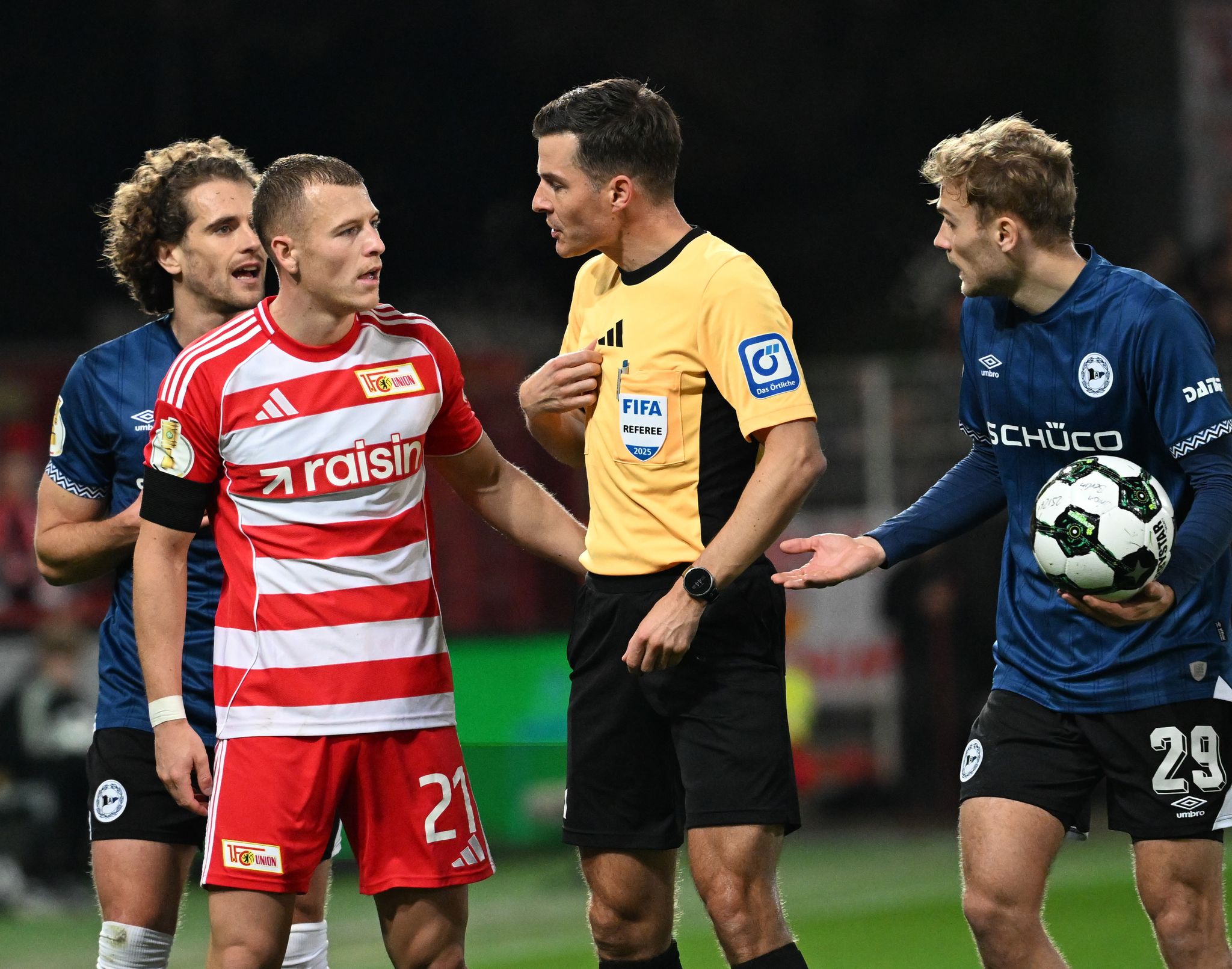 Tradition trifft Moderne: Der Pokal im Videobeweis-Dilemma