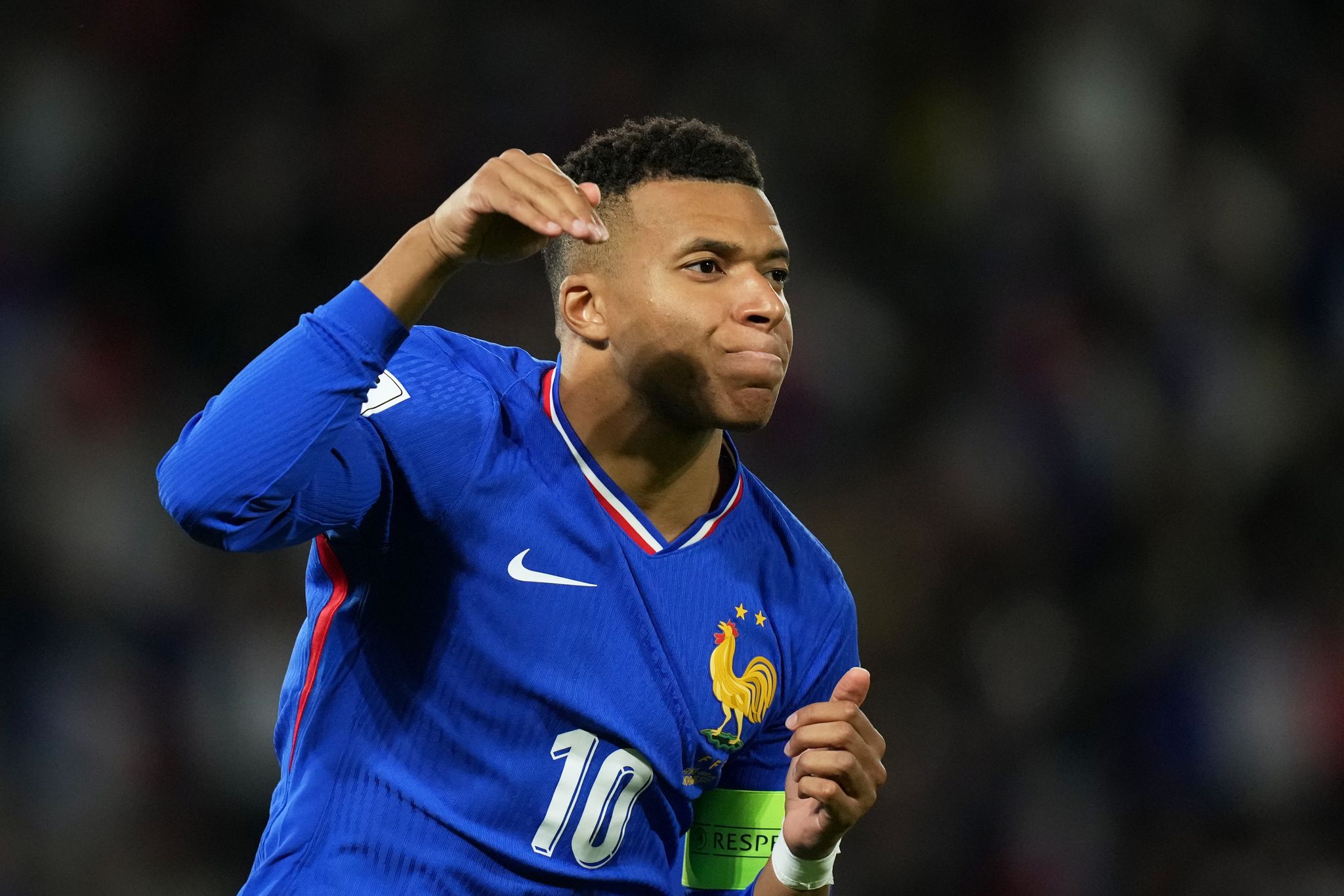 Frankreich fährt dank Mbappé zur WM – Ronaldo sieht Rot