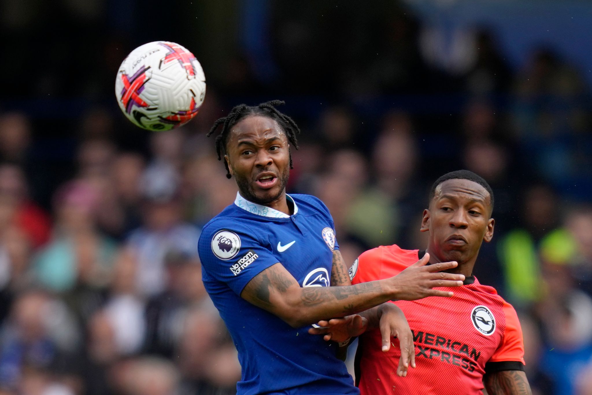 Fußballstar Sterling überrascht Einbrecher in eigenem Haus