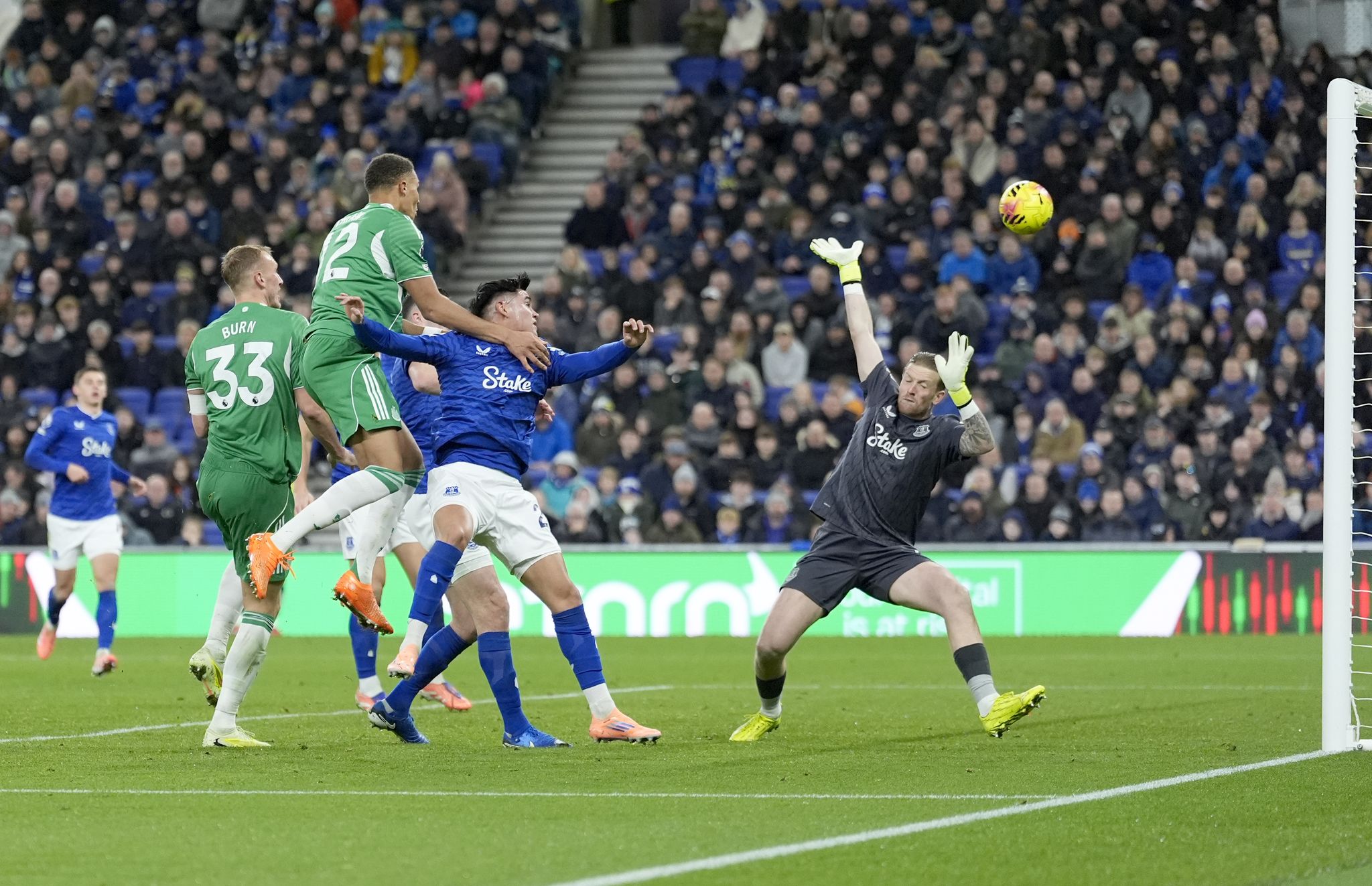 Newcastle siegt dank Thiaw-Tore und Woltemade-Lupfer