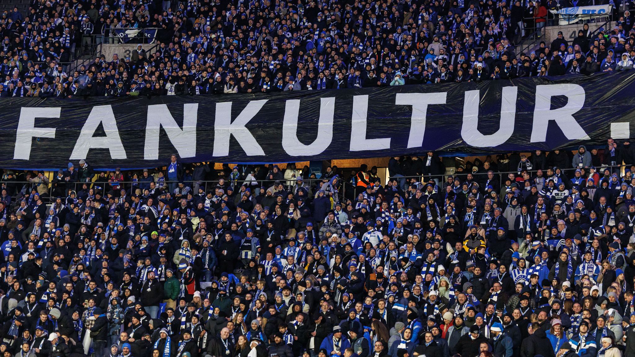 Proteste, Plakate, Pyro: Feurige Debatte um die Fan-Kultur