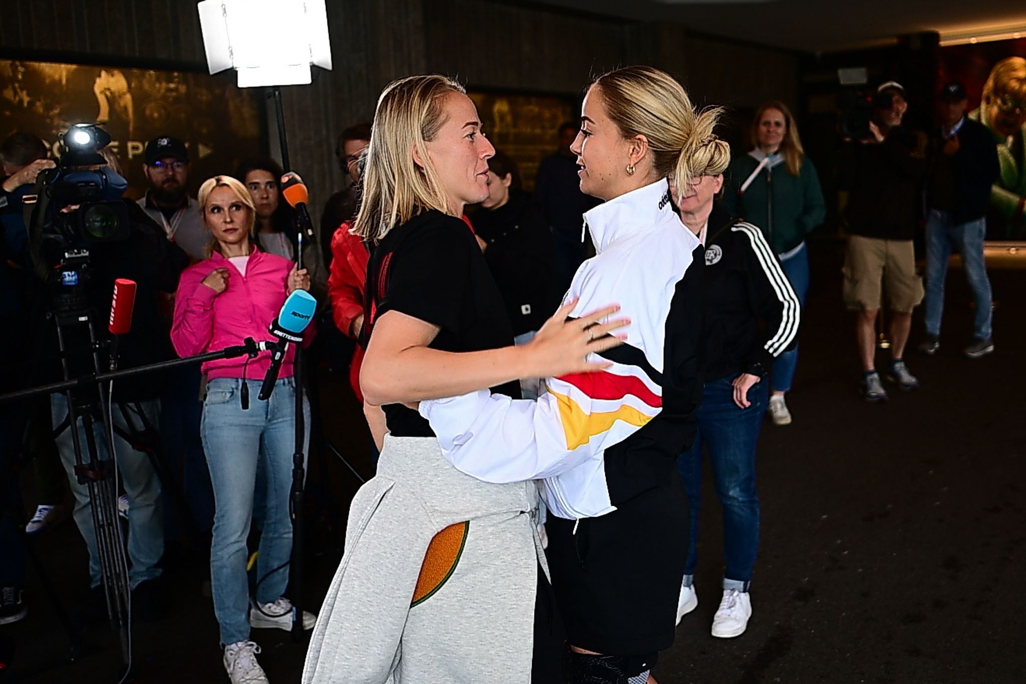 DFB-Frauen ohne Schüller gegen Spanien