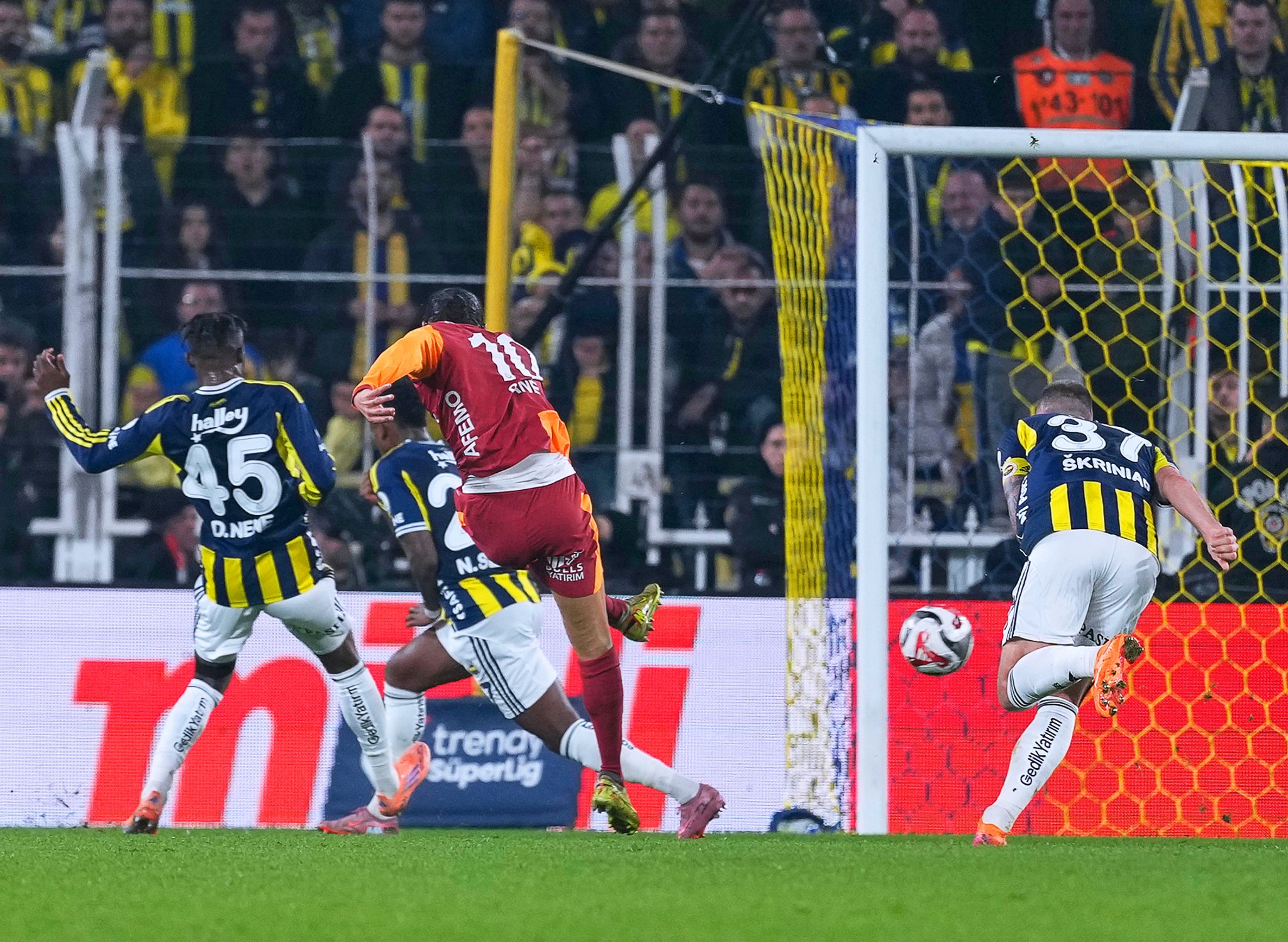 Sané trifft für Galatasaray – Hitziges Derby mit Eklat