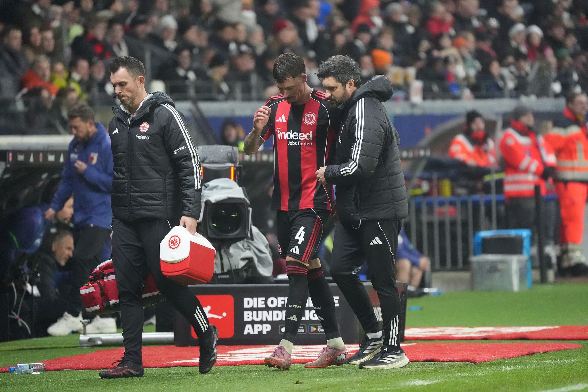 Eintracht-Kapitän Koch an der Wade verletzt