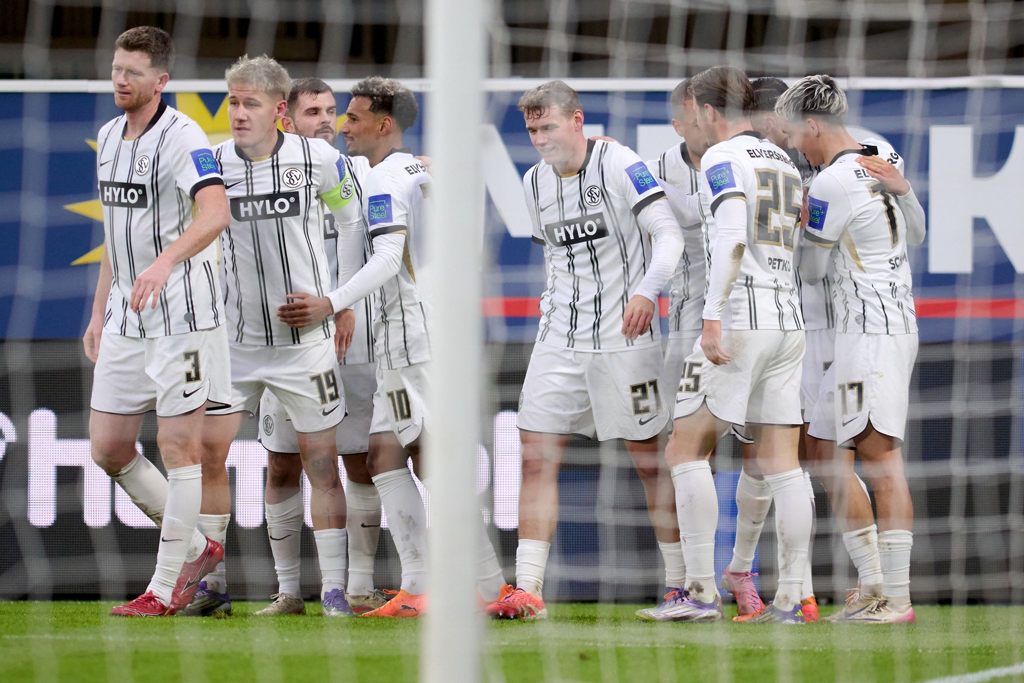 Elversberg nach Sieg in Paderborn erster Schalke-Verfolger