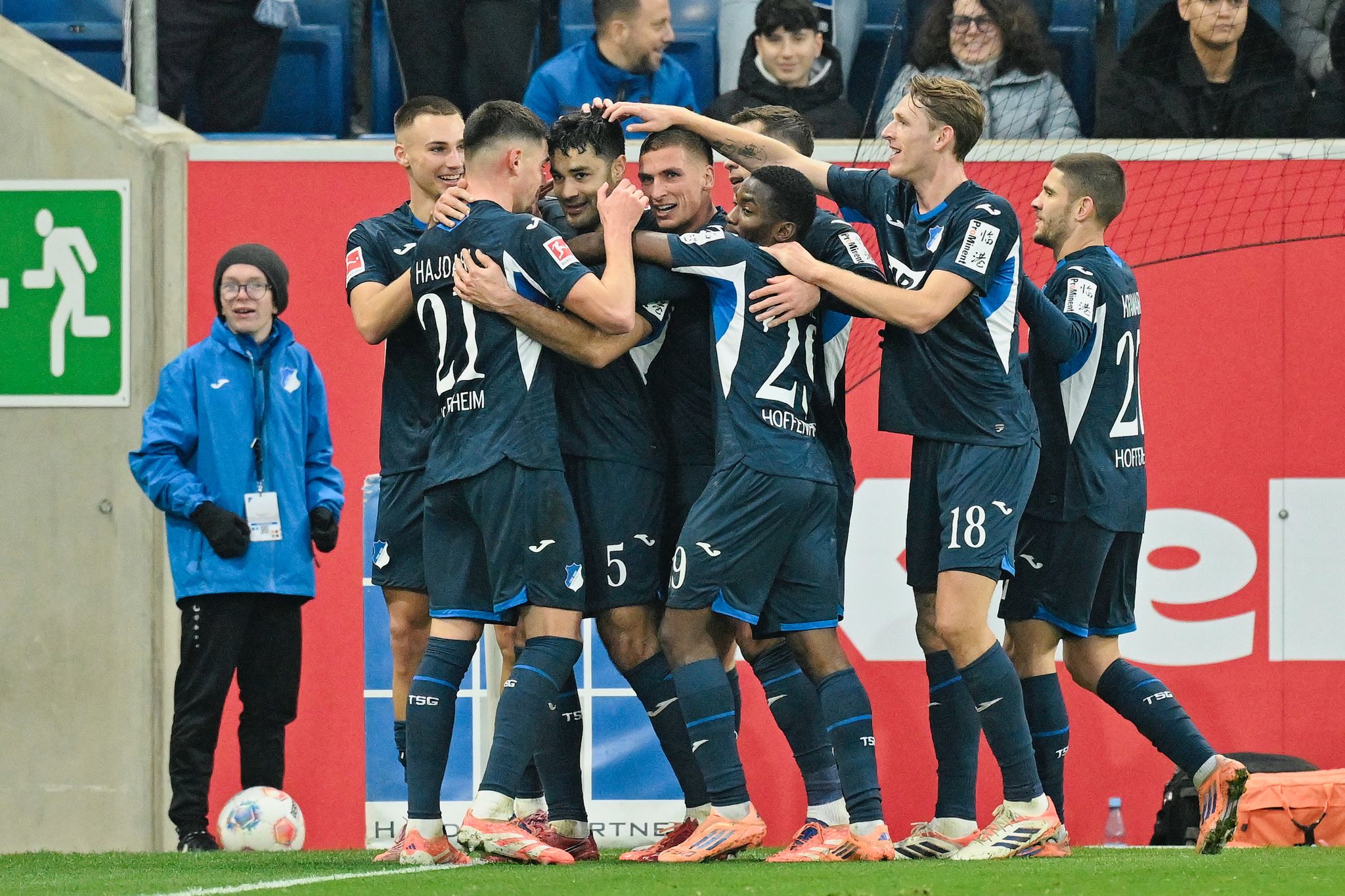 Vier kassiert, viel gelernt: HSV unterliegt bei Hoffenheim