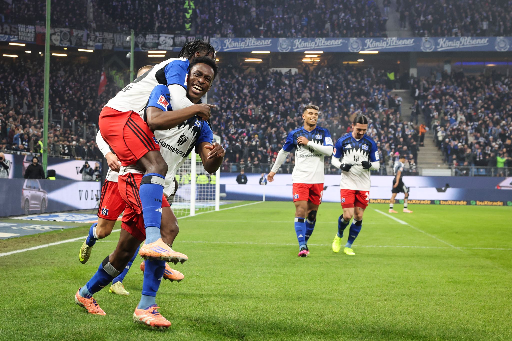 Heimstarke Hamburger erarbeiten sich 1:1 gegen Frankfurt
