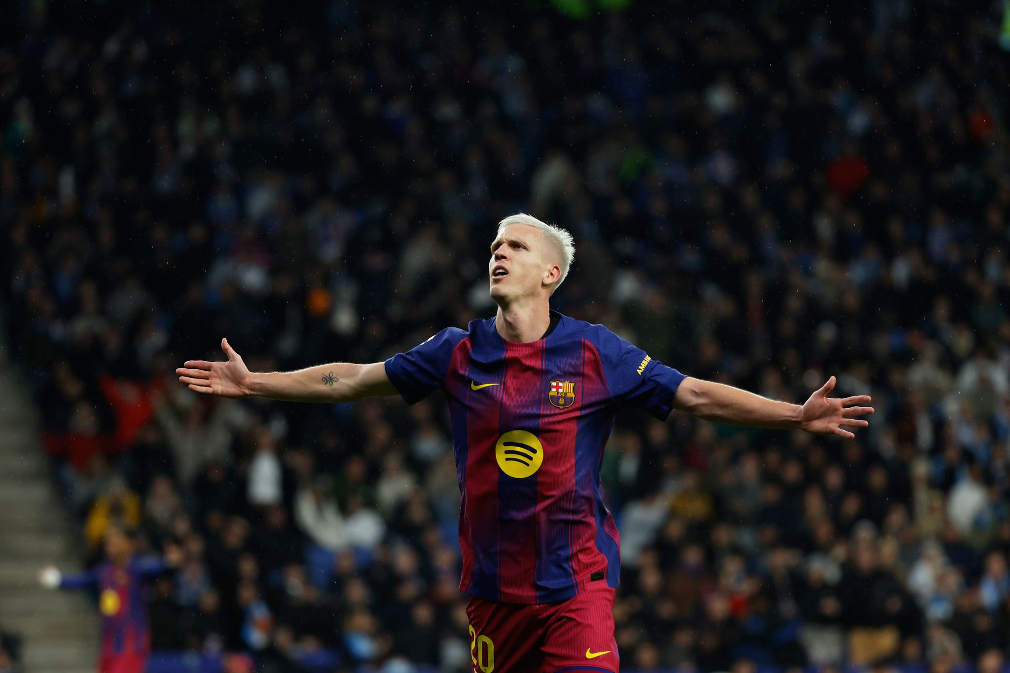 Dani Olmo und Lewandowski entscheiden Barcelona-Derby
