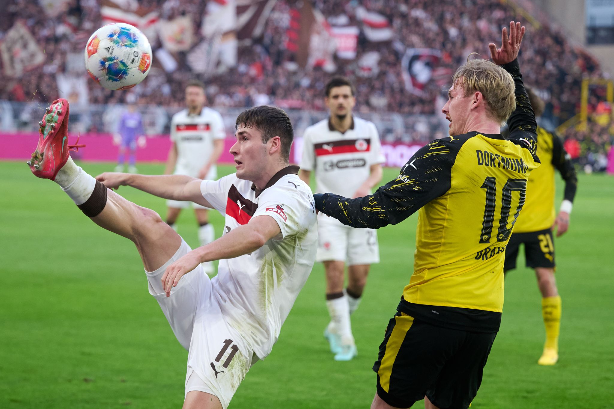 Bundeskanzler Merz sieht glücklichen BVB-Sieg