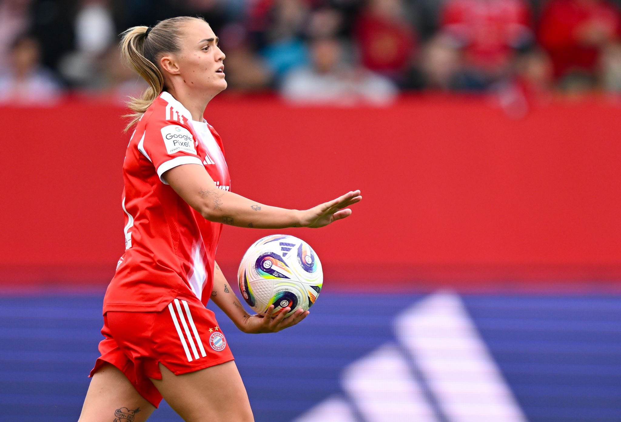 Nicht mehr lange Bayern-Spielerin: Europameisterin Stanway