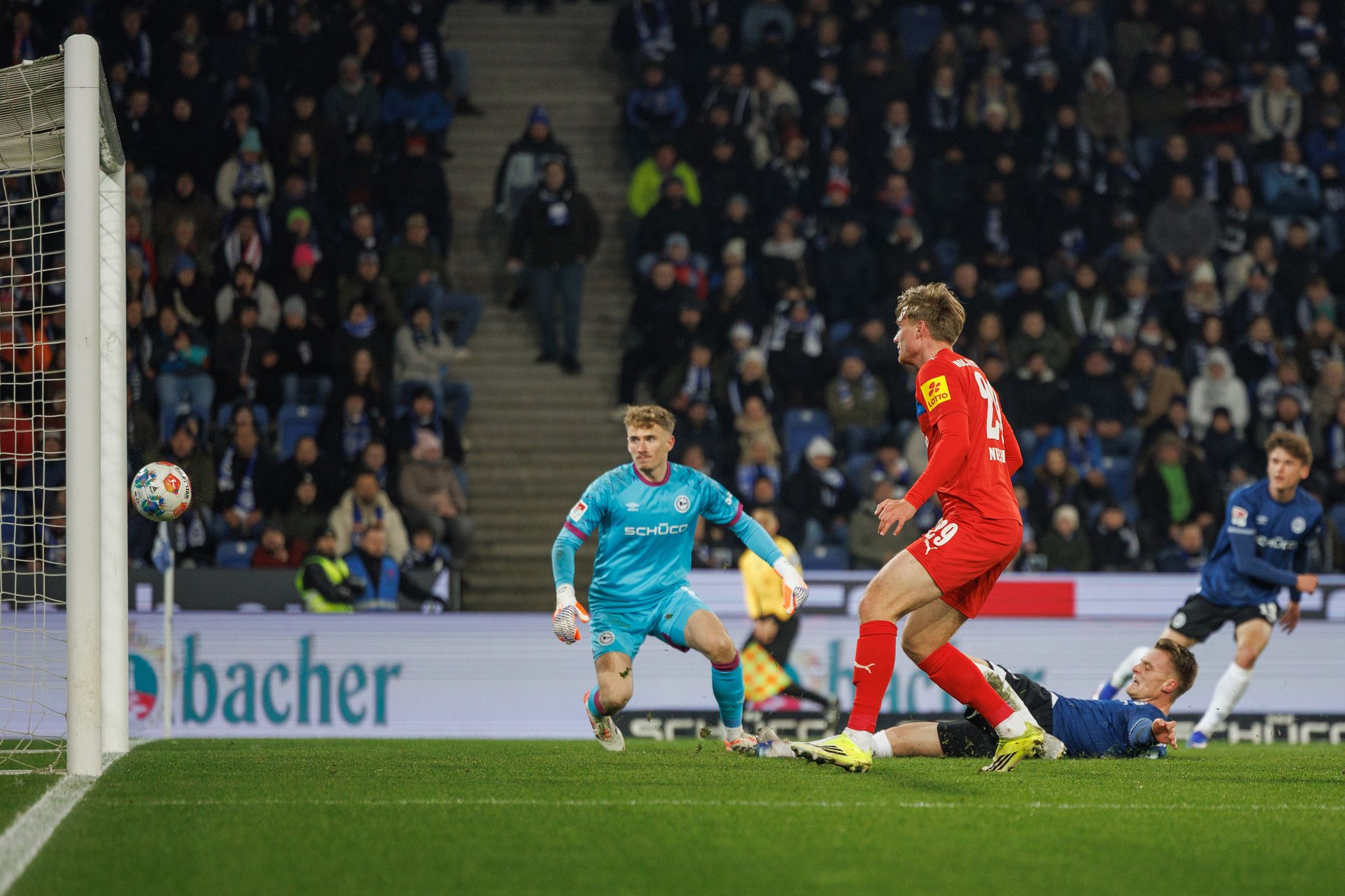 2:2 zwischen Bielefeld und Kiel: Beide Serien gehen weiter