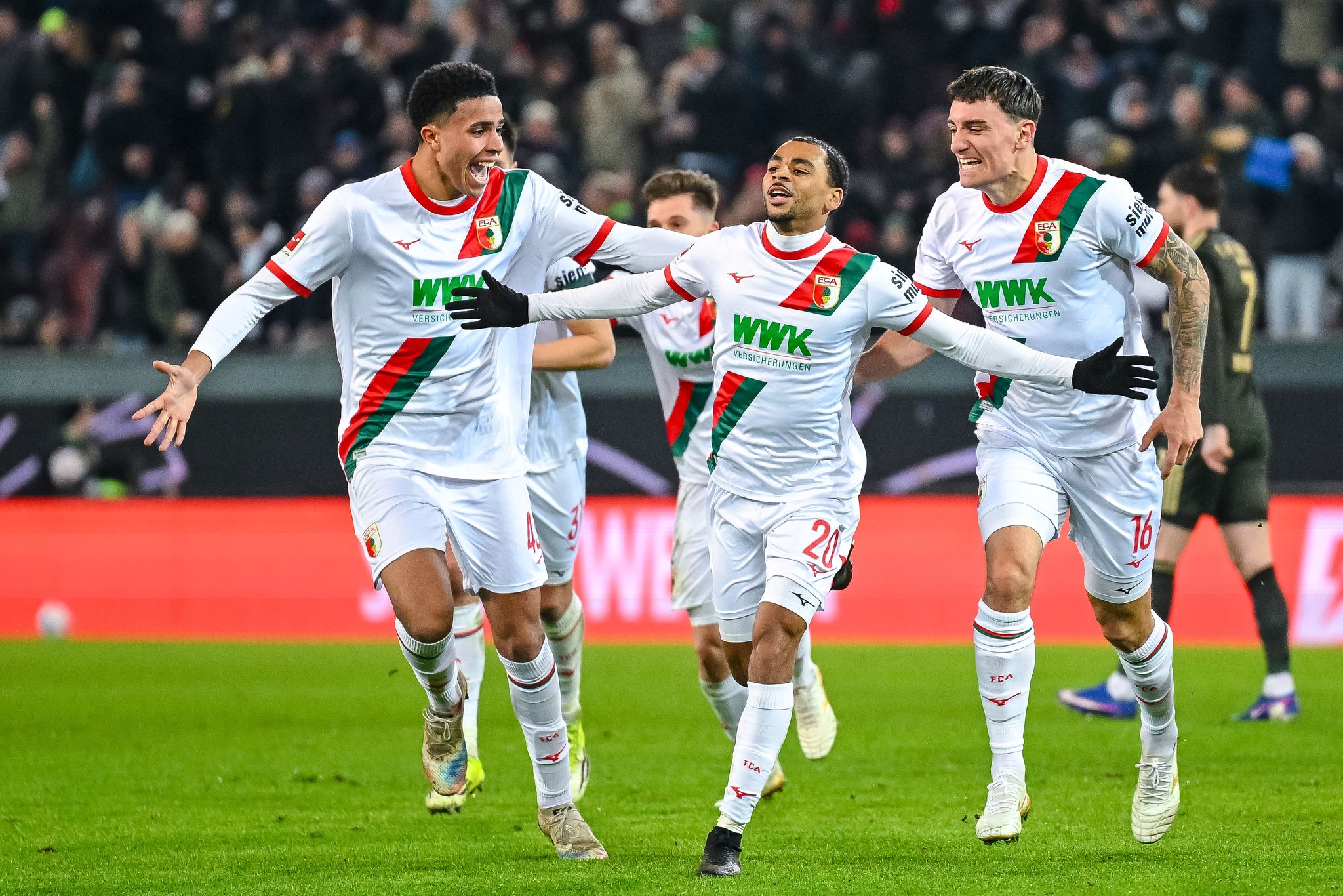 Traumtor reicht Augsburg nicht: Union trifft spät zum 1:1