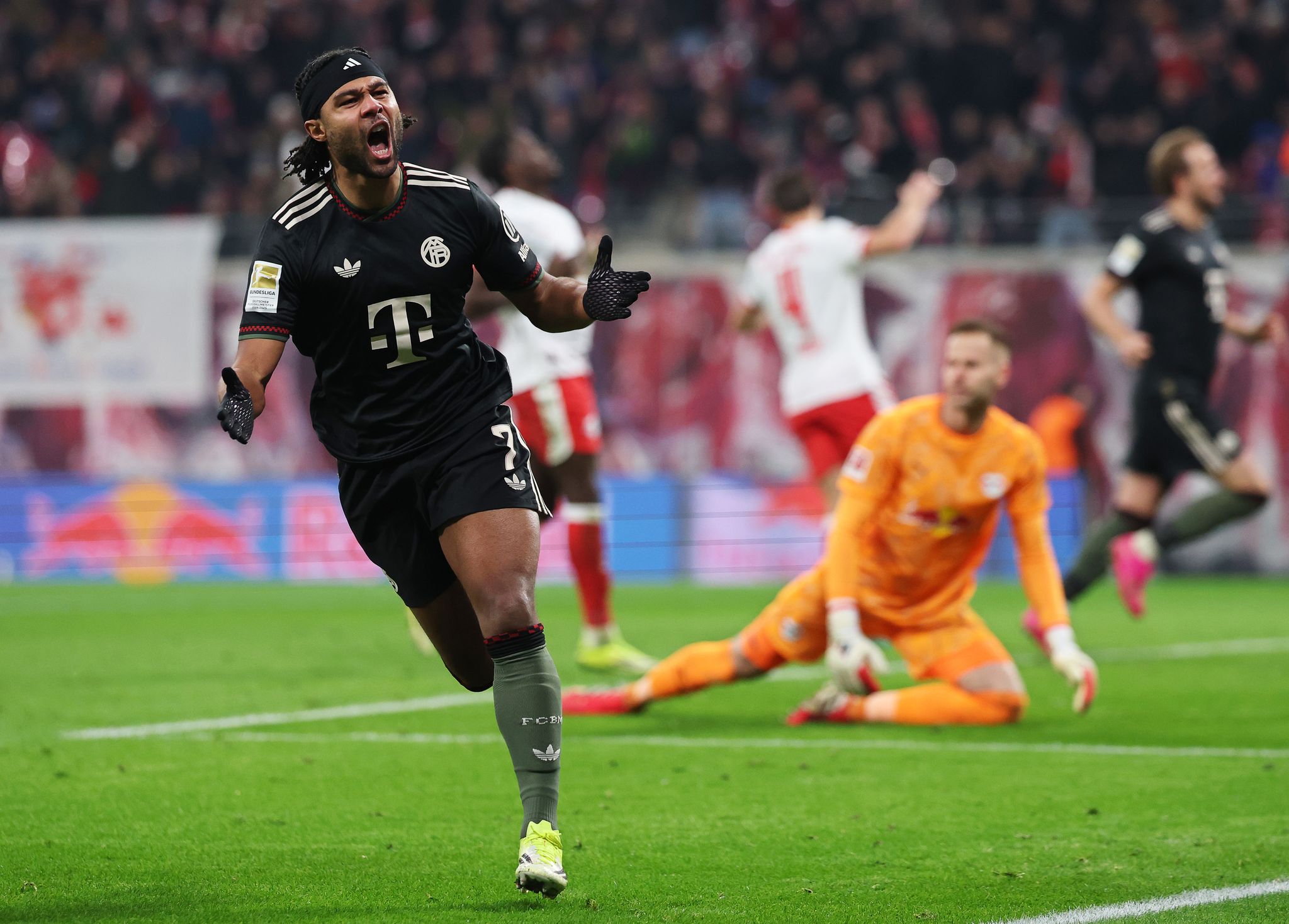 Vier Monate vor WM: Gnabry verlängert beim FC Bayern