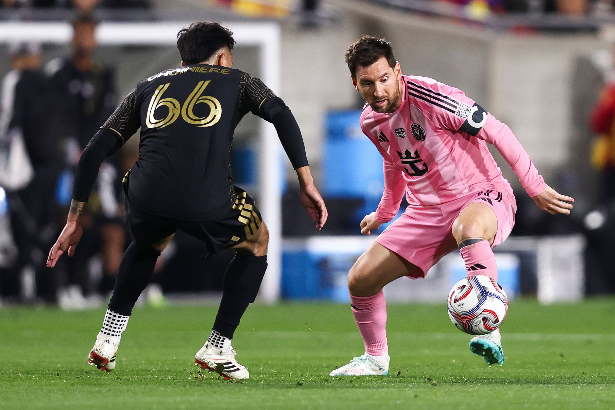 Messi umgerissen: Skurrile Szenen bei Spiel in Puerto Rico