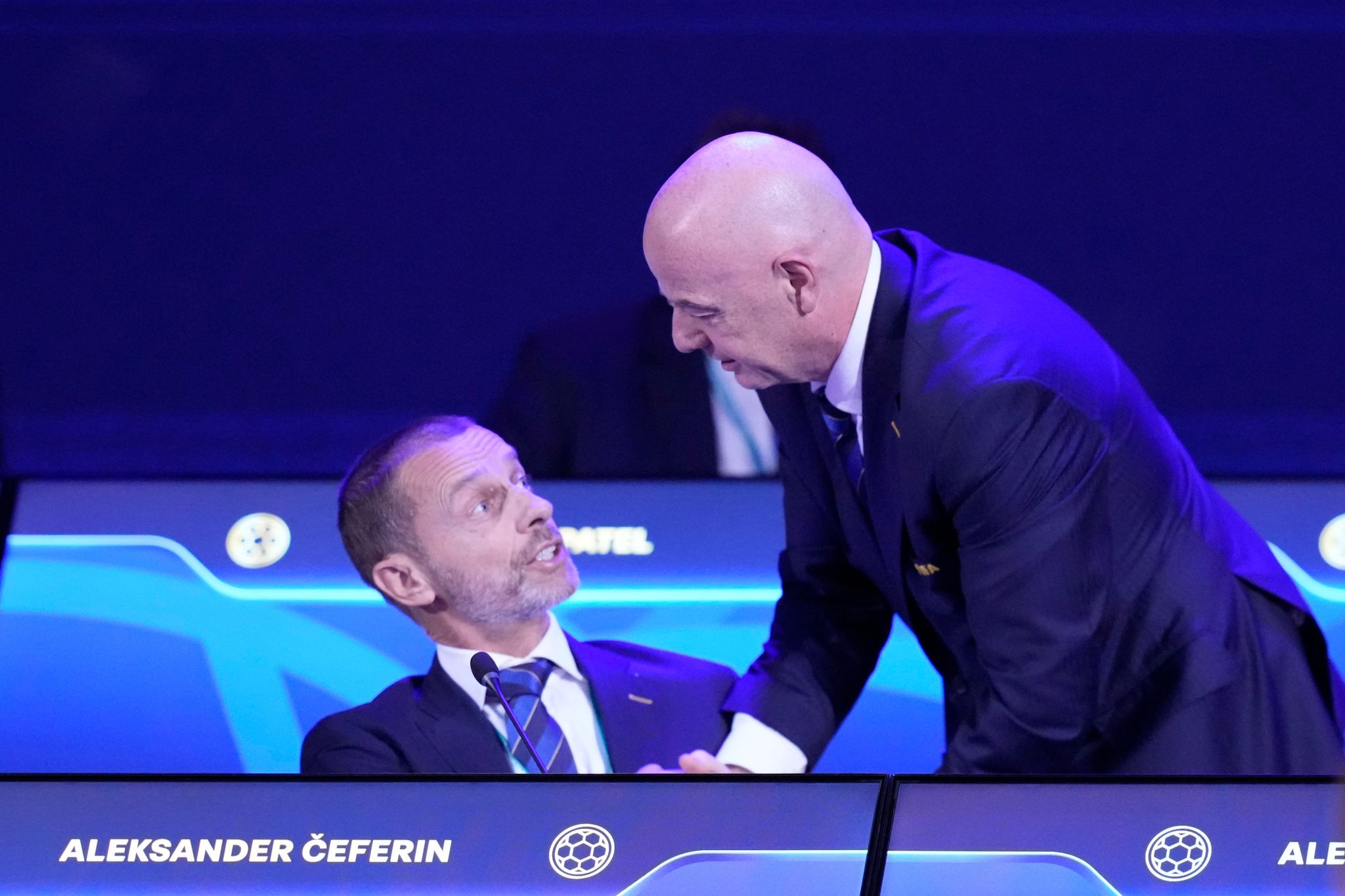 Kongress der Untertöne: Fußball-Bosse umschiffen Konflikte