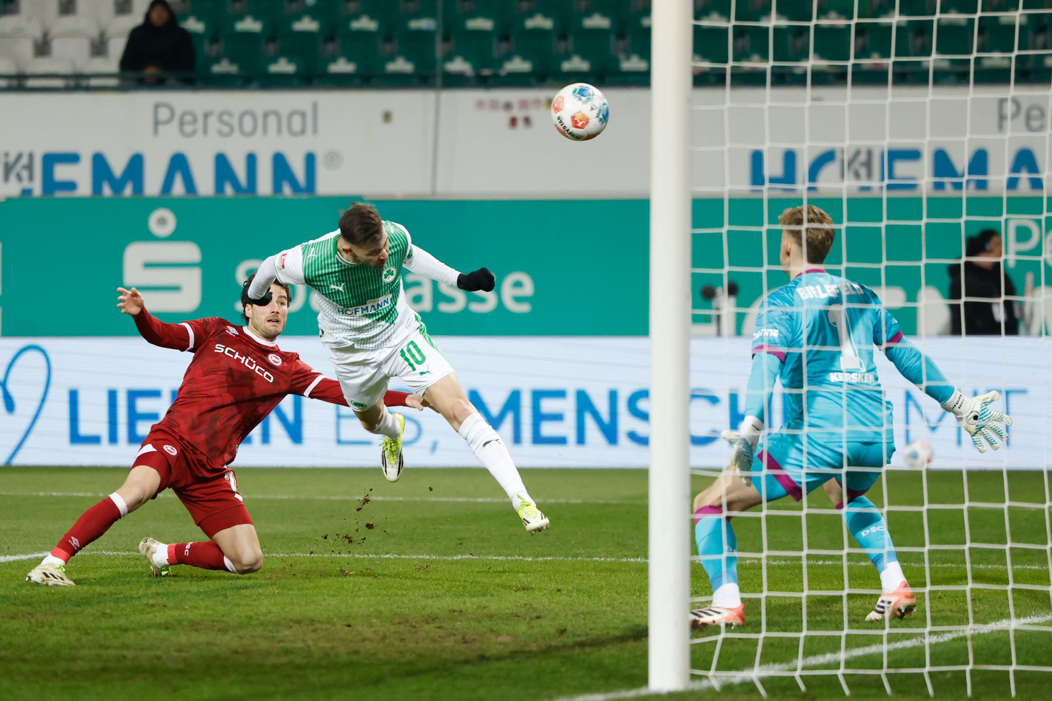 Fürther Lebenszeichen im Abstiegskampf: 2:1 gegen Bielefeld