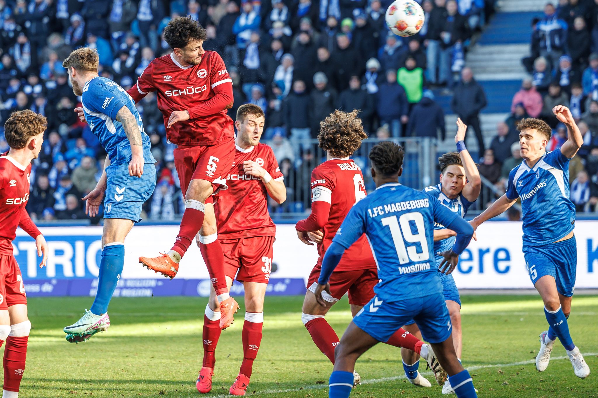 Bielefeld holt Big Points in Magdeburg: 2:0-Sieg