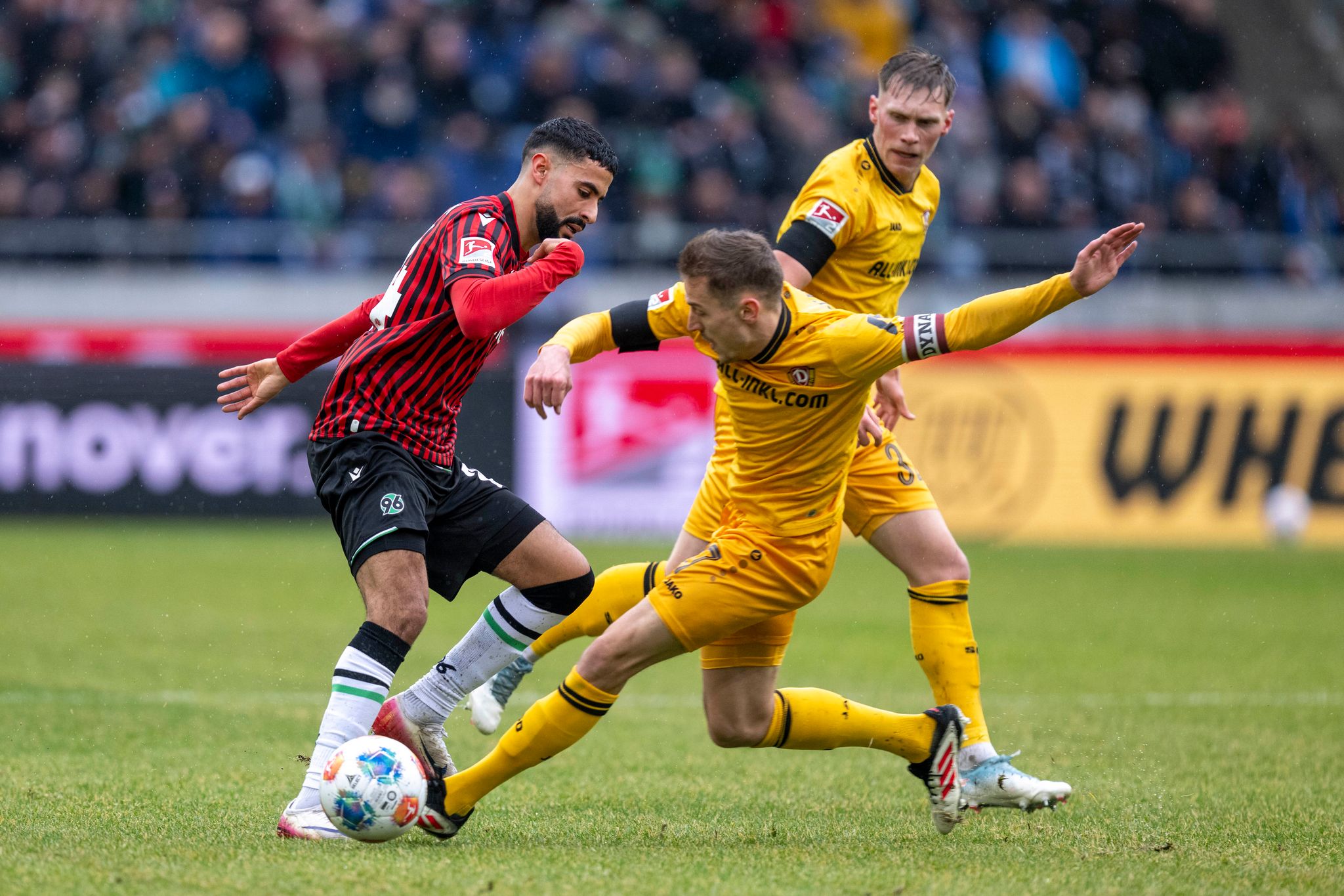 Dämpfer für Hannover 96: Remis gegen Dresden und Tomiak-Aus