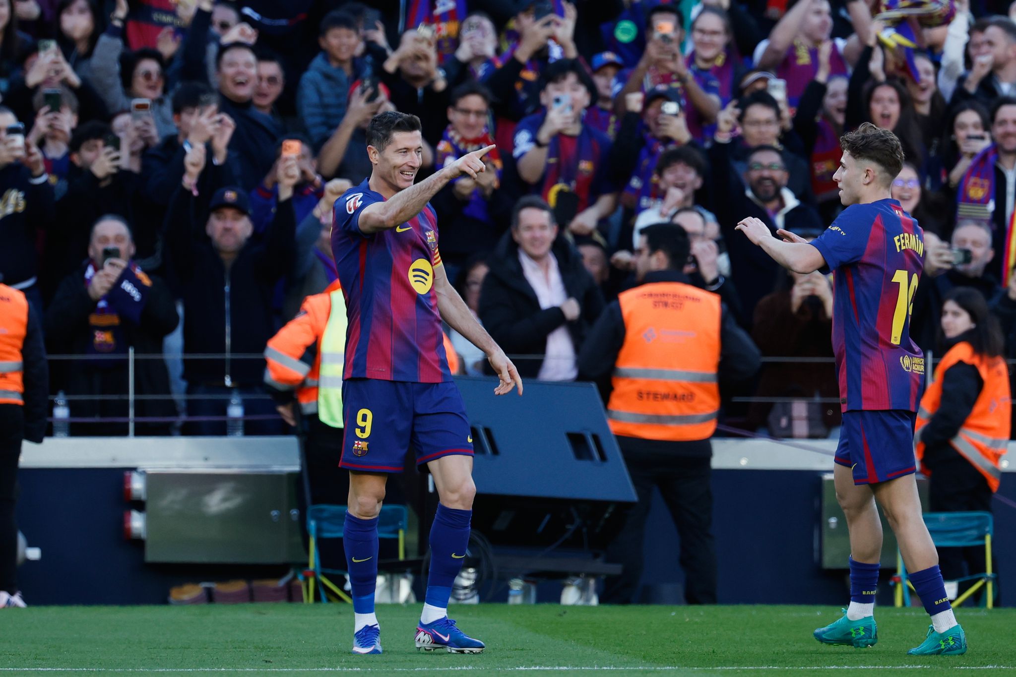 Lewandowski und Yamal treffen: FC Barcelona bleibt vorn