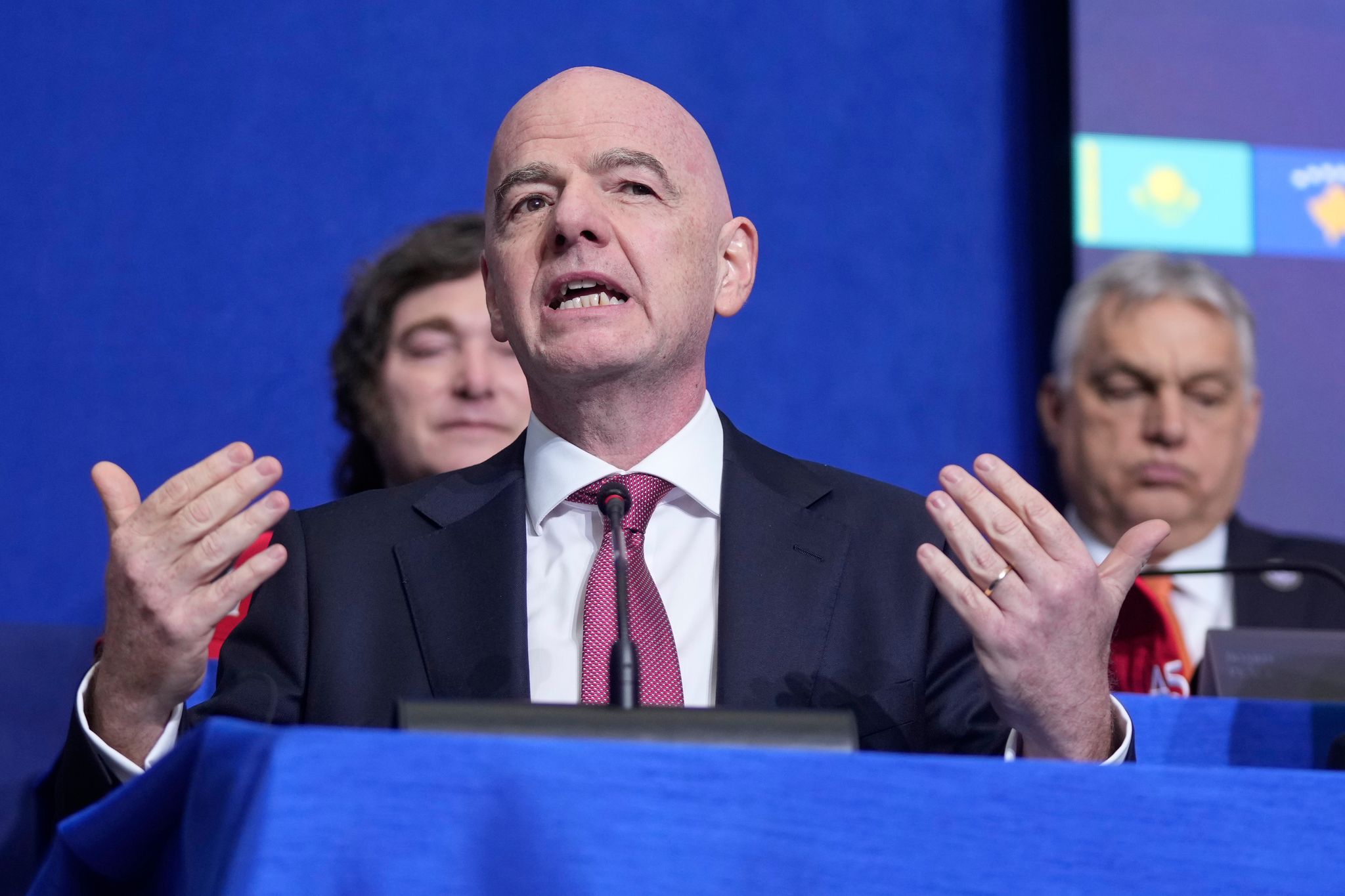 Infantino: Rot für Spieler, die vor Gegner Mund bedecken