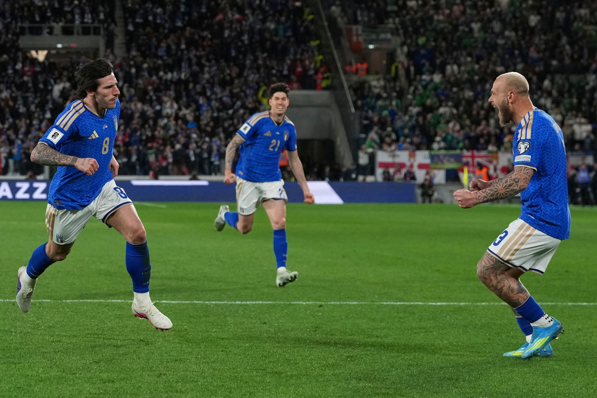 Italien hält WM-Chance am Leben – Dänemark souverän