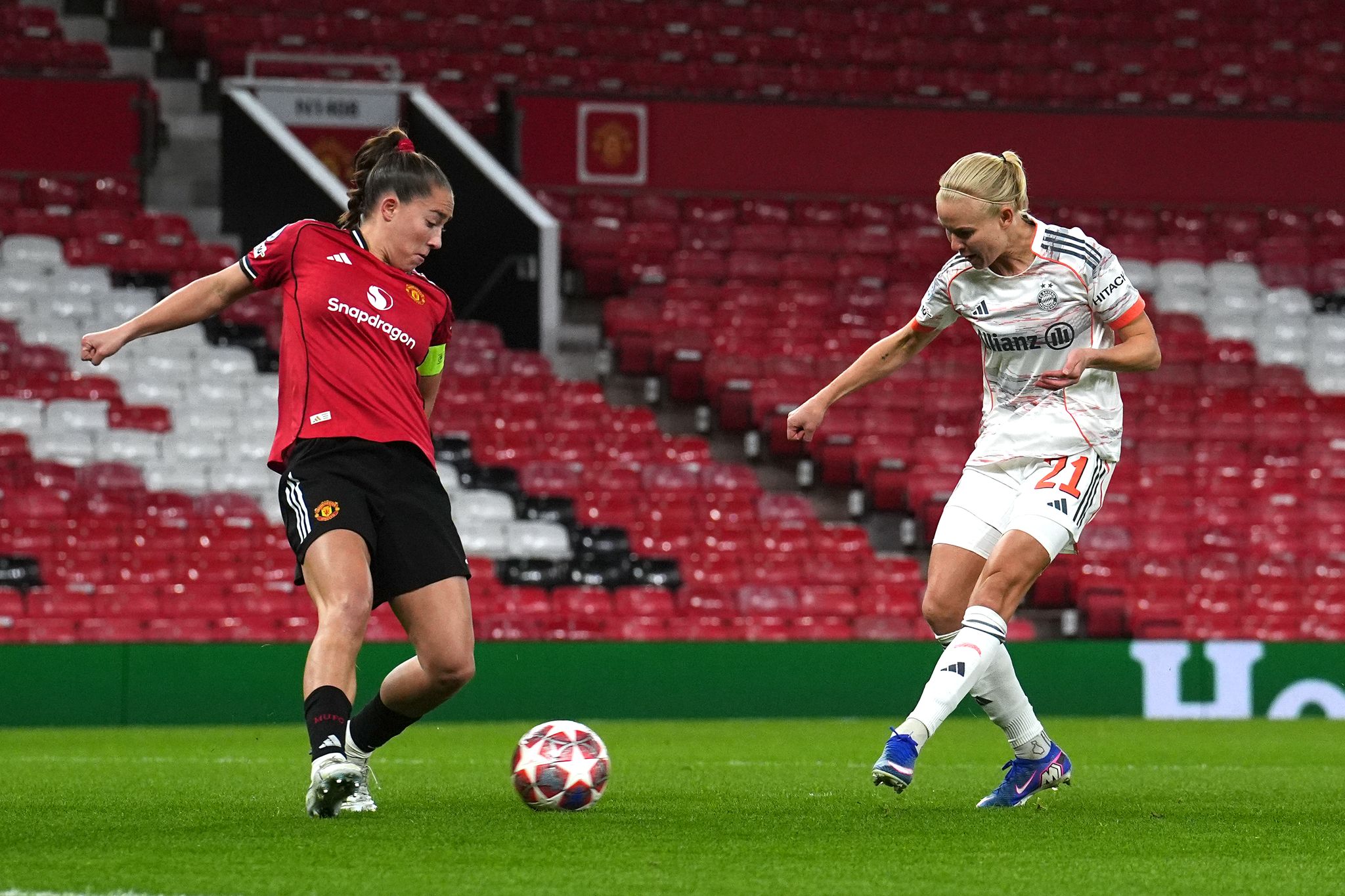 Bayern-Frauen siegen im Viertelfinal-Hinspiel in Manchester