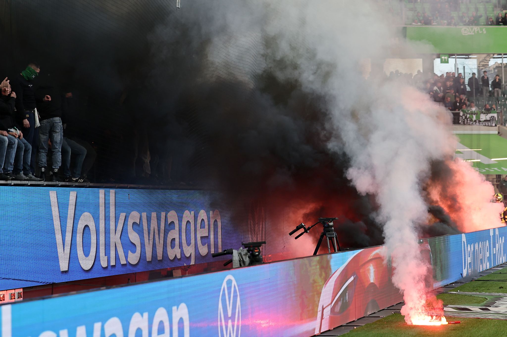 Tumulte und Pyro: Wolfsburger Chaos nach Pleite gegen HSV